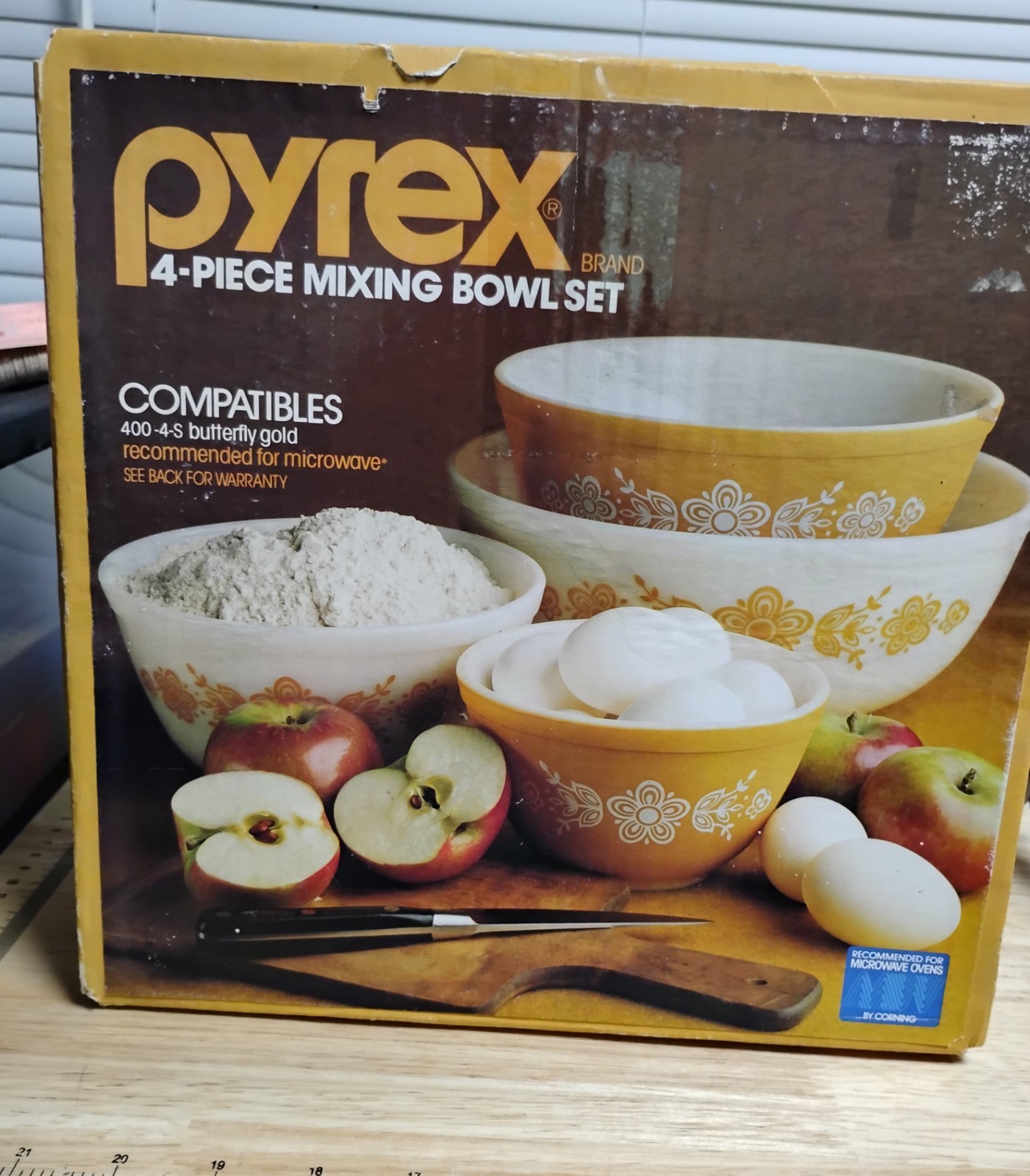 Pyrex 400-4-S 4-Piece Mixing Bowl Set Butterfly Gold Glass White/Gold