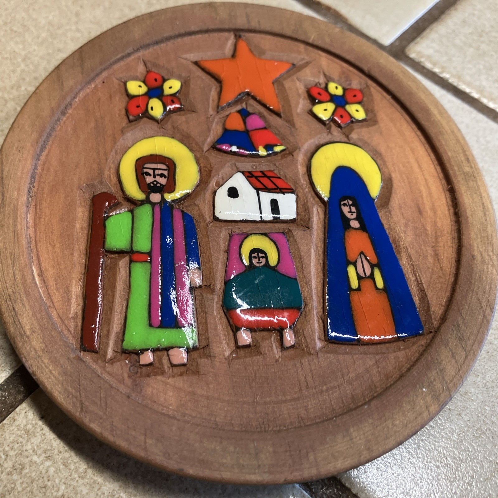 Vtg. Folk Art Hand Painted Wooden Nativity Round Plaque from El Salvador 4\