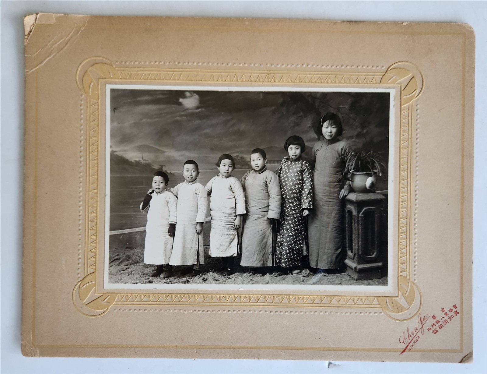 1920s CHINESE FAMILY GROUP PHOTO antique 1920s CHINESE FAMILY GROUP PHOTO antique