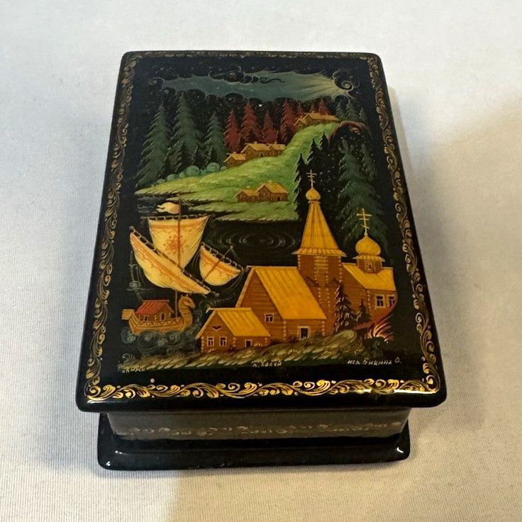 Vintage Ukrainian Folk Art Lacquer Trinket Box Hand-Painted Village Church Scene Vintage Ukrainian Folk Art Lacquer Trinket Box Hand-Painted Village Church Scene