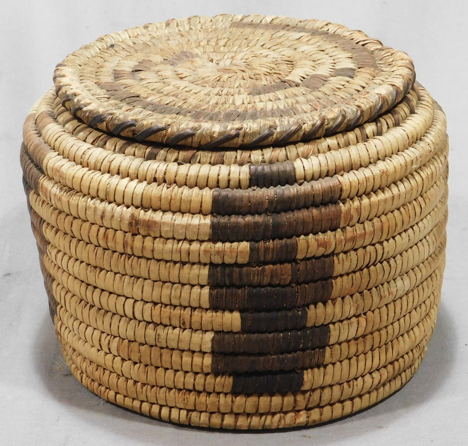 Antique Tohono O\'Odham Papago lidded basket storm cloud devils claw c1925 coiled