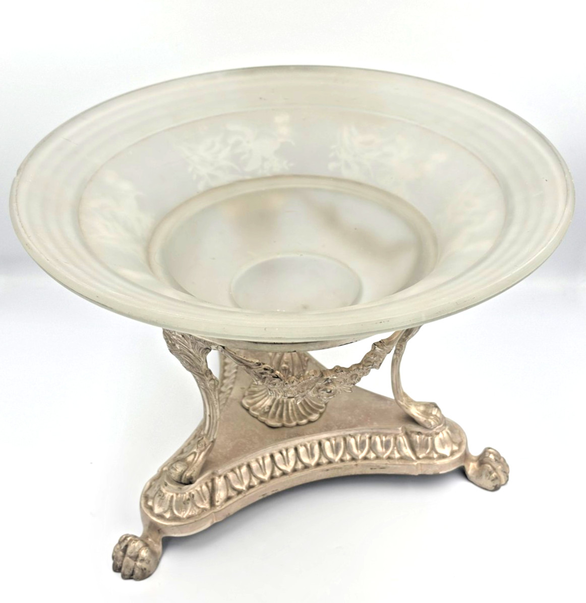 Vintage Elegant Footed Ornate Frosted Crystal Bowl Centerpiece Vintage Elegant Footed Ornate Frosted Crystal Bowl Centerpiece
