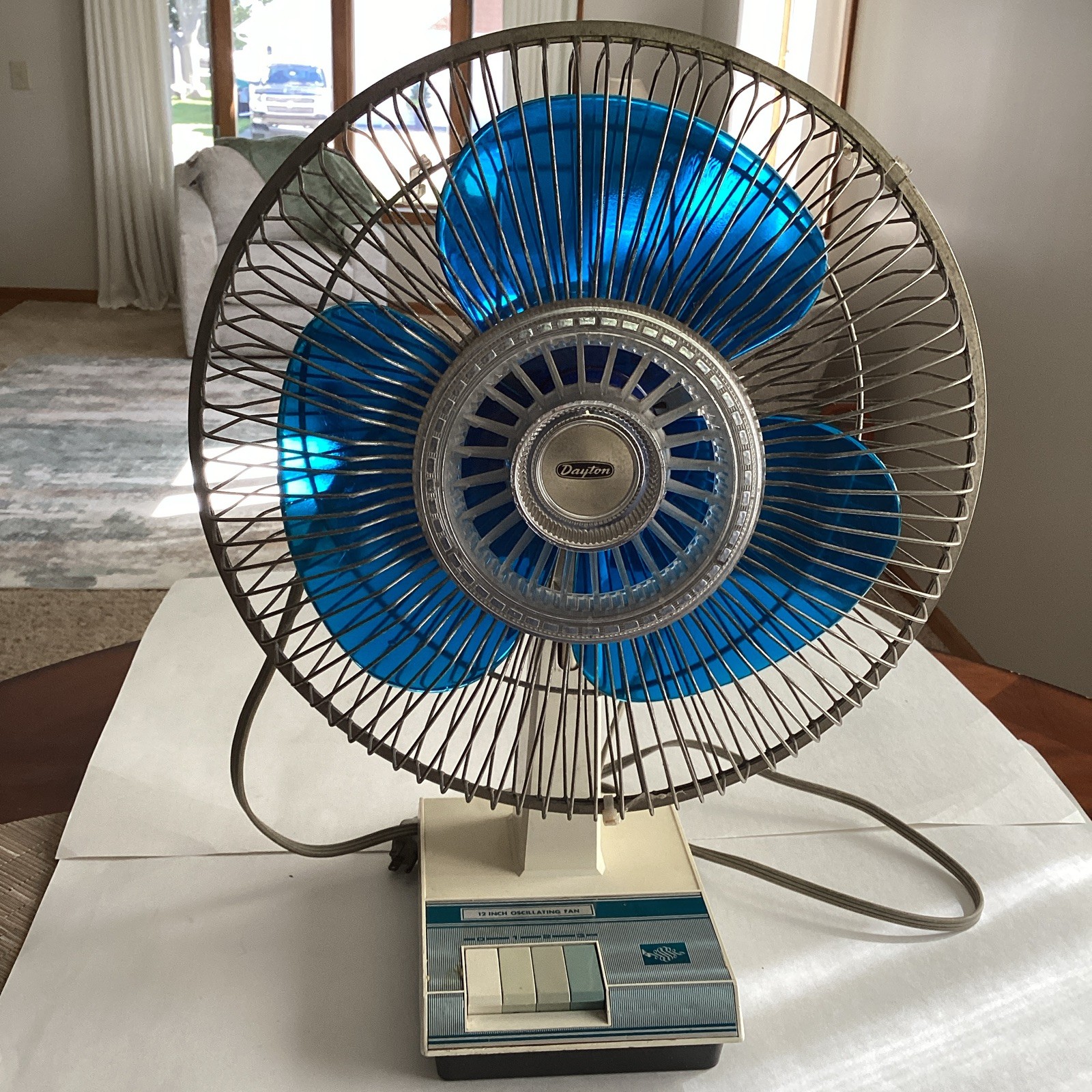 Fan Dayton 12 Oscillating 3 Spd. Electric Fan 12\