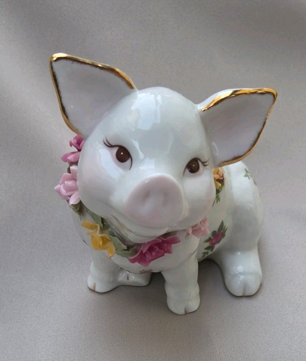 Royal Albert Old Country Roses Piggy Bank  Pristine Condition with Original Plug