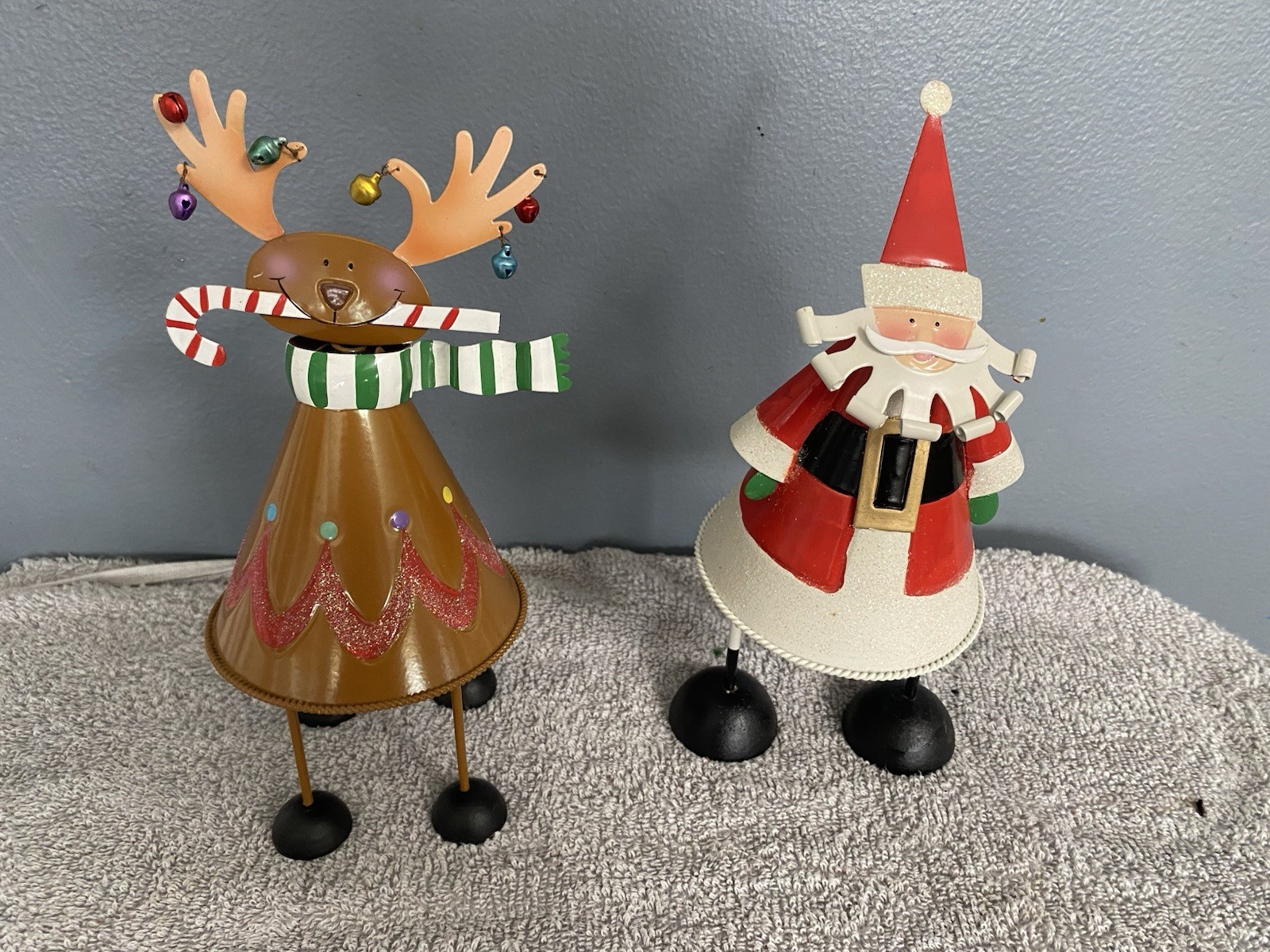 2006 Avon Christmas Springy Figurines Santa Claus And Reindeer Cute Lot Of 2