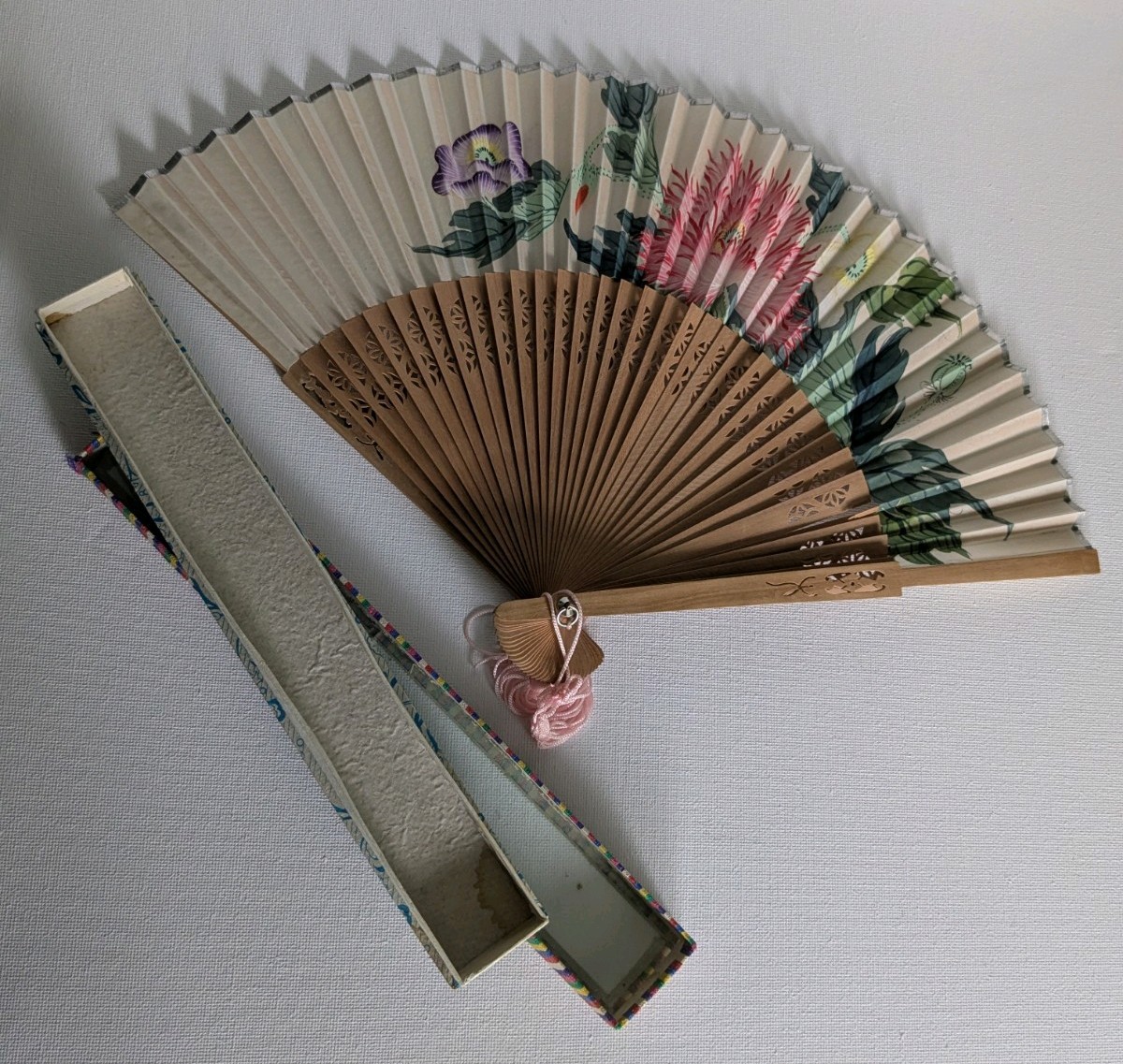 Vintage Oriental/Asian Hand Fan with Glass Topped Box Pink Tassel Beautiful 