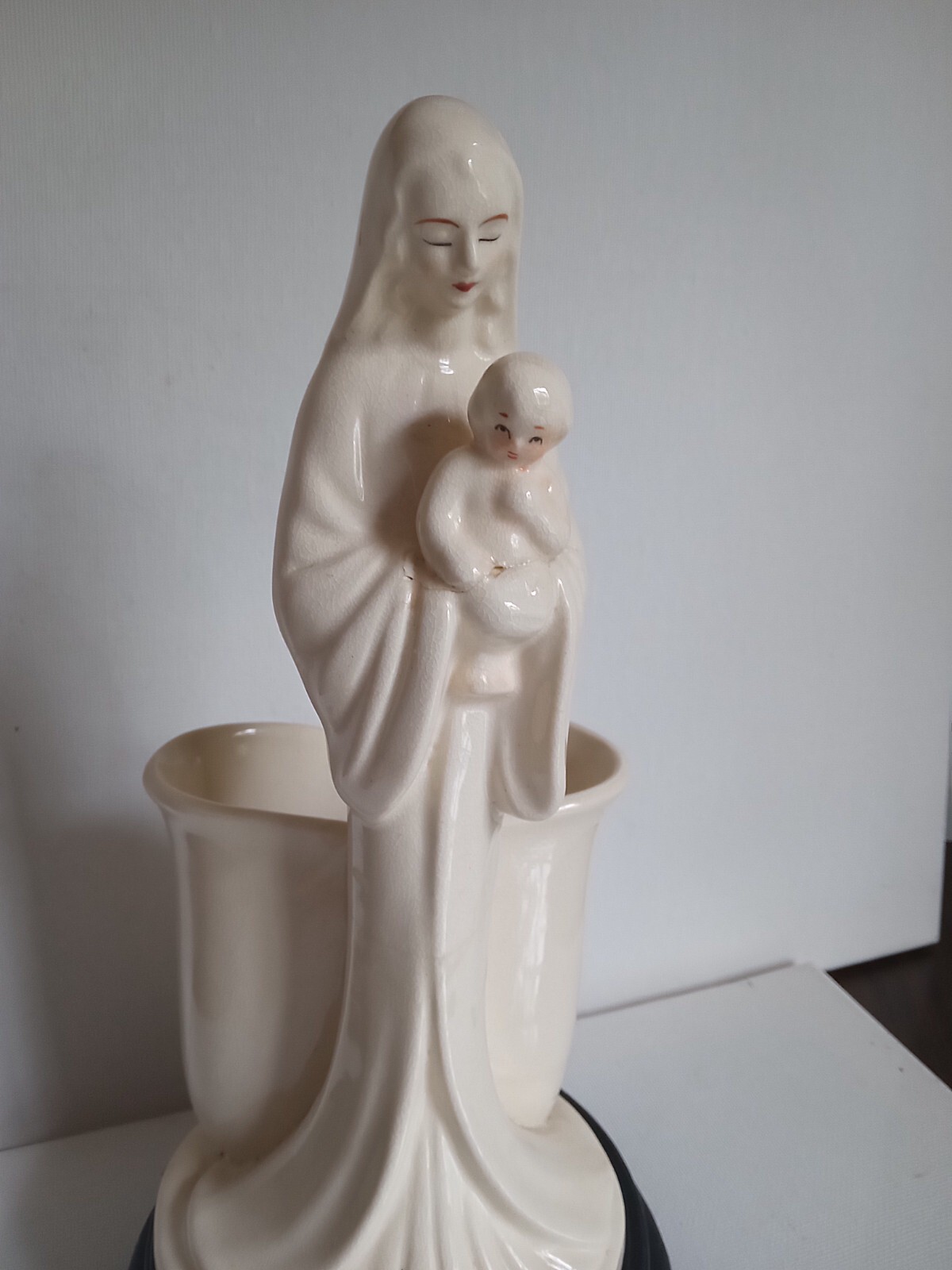 Italian (1951) Madonna And Child Porcelian Handpainted Vase Italian (1951) Madonna And Child Porcelian Handpainted Vase