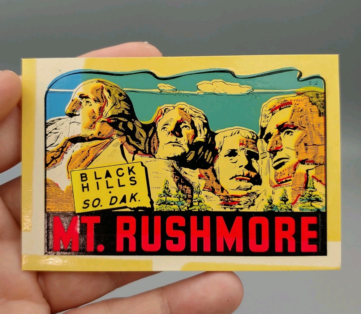 VTG MT. RUSHMORE SO.DAKOTA LINDGREN LUGGAGE AUTO WATER TRAVEL DECAL SOUVENIR 50s