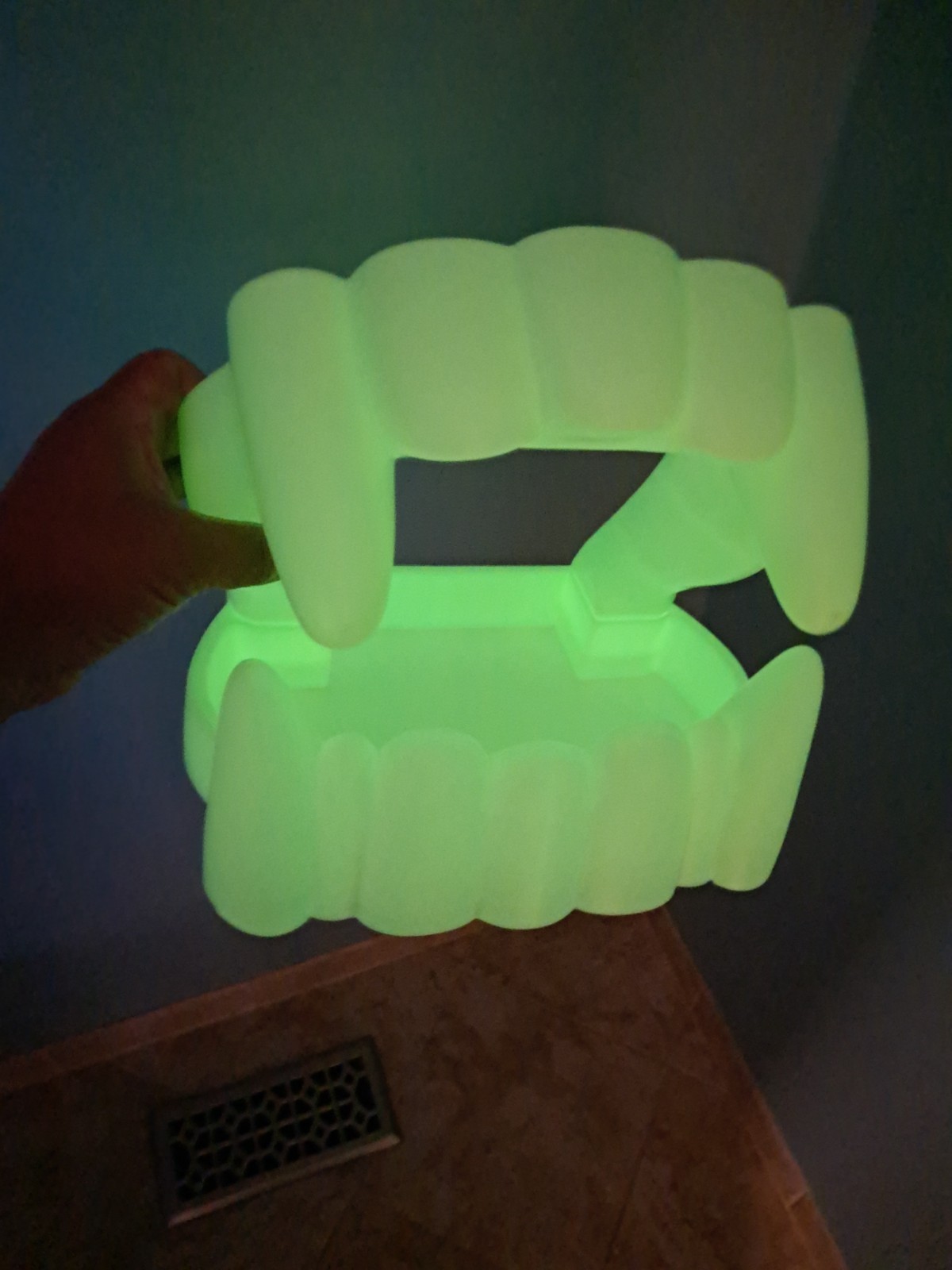 Vintage Hallmark Glow in the Dark Vampire Teeth Candy Bowl Fangs Halloween Vintage Hallmark Glow in the Dark Vampire Teeth Candy Bowl Fangs Halloween