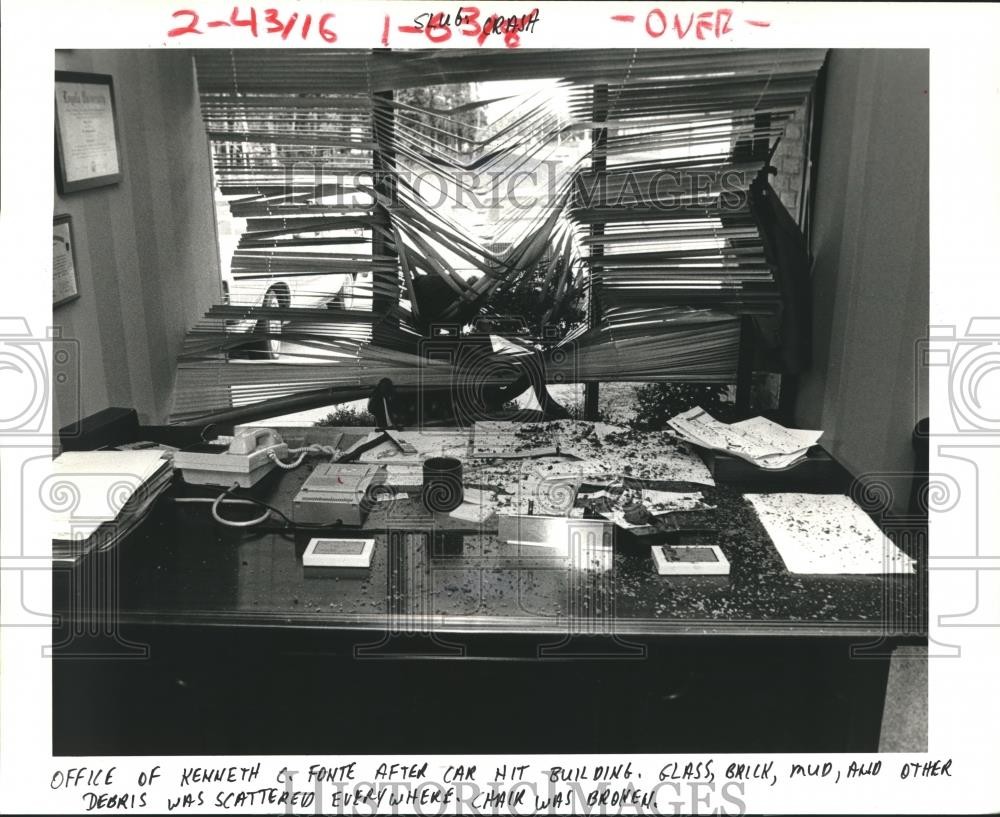 1985 Press Photo Accident scene at Blessey Enterprises Inc. after car hit office