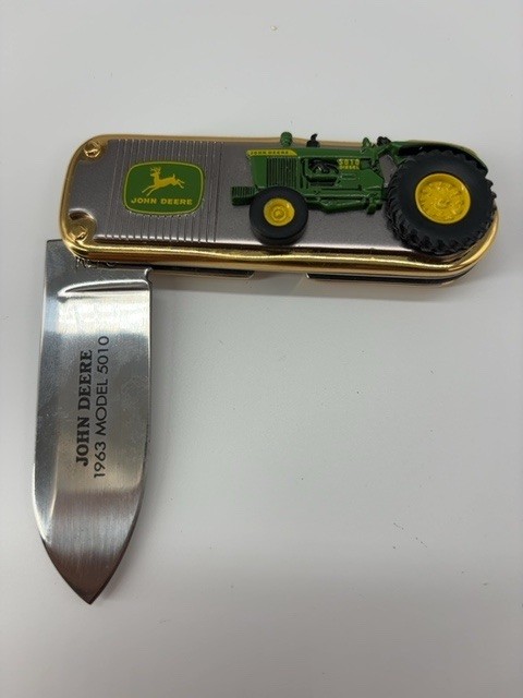 John Deere 1963 Model 5010 Folding Pocket Knife Tractor Collectible Green Metal John Deere 1963 Model 5010 Folding Pocket Knife Tractor Collectible Green Metal