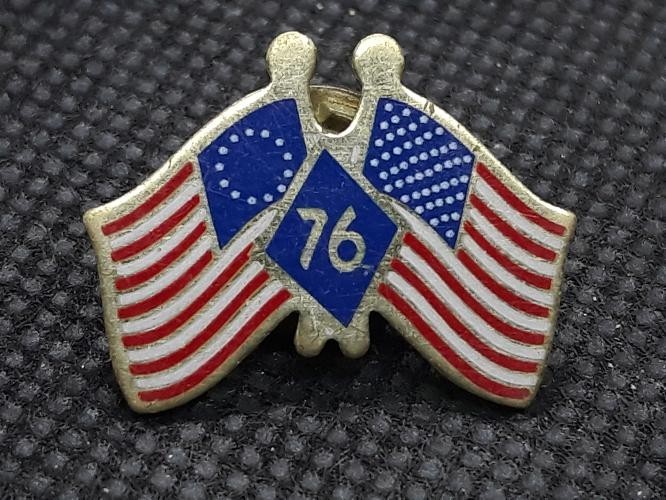 VTG Spirit Of 76 Bicentennial American Flags Lapel Pin 