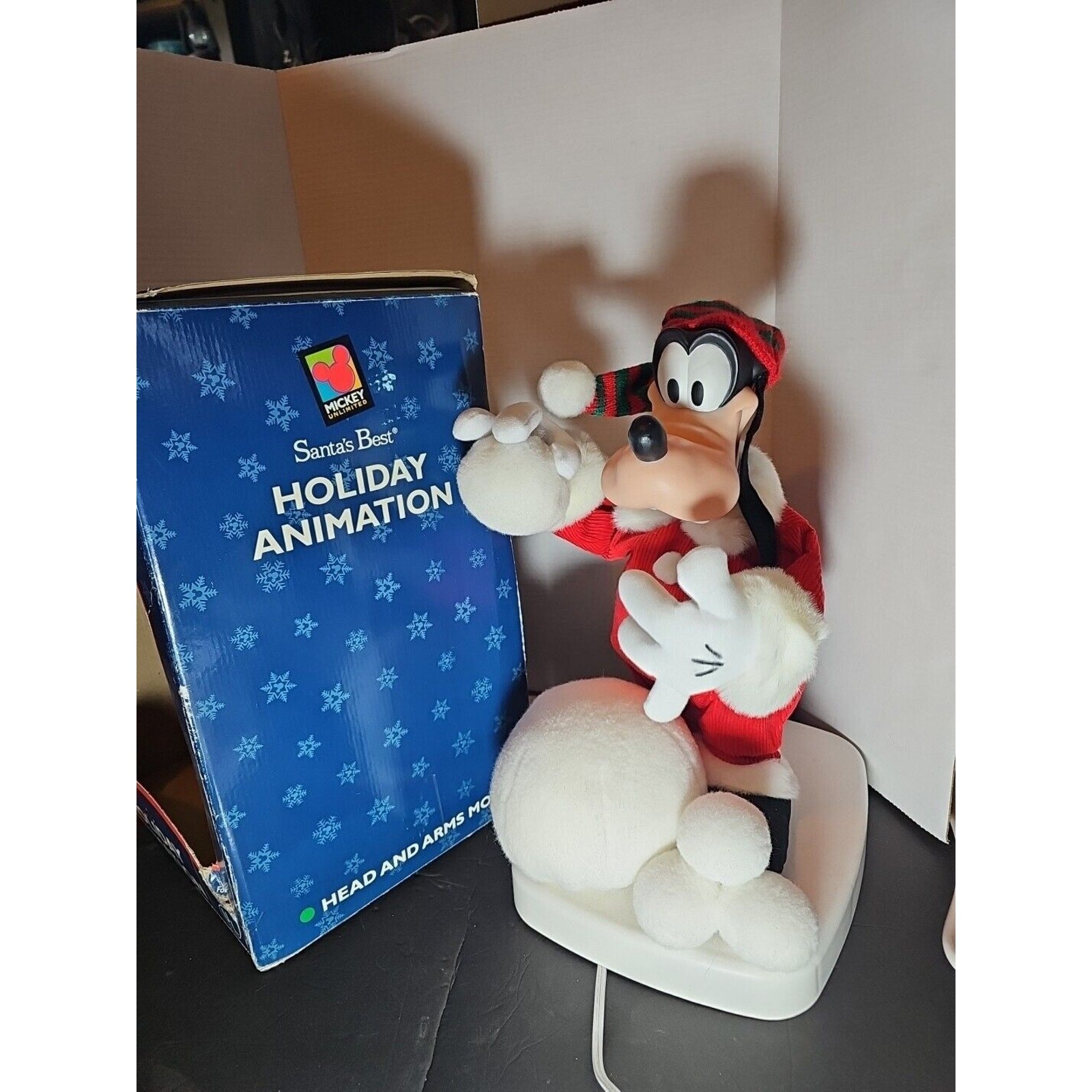 Disney Santa\'s Best Goofy Throwing Snowball Mickey Animated Christmas Works Rare