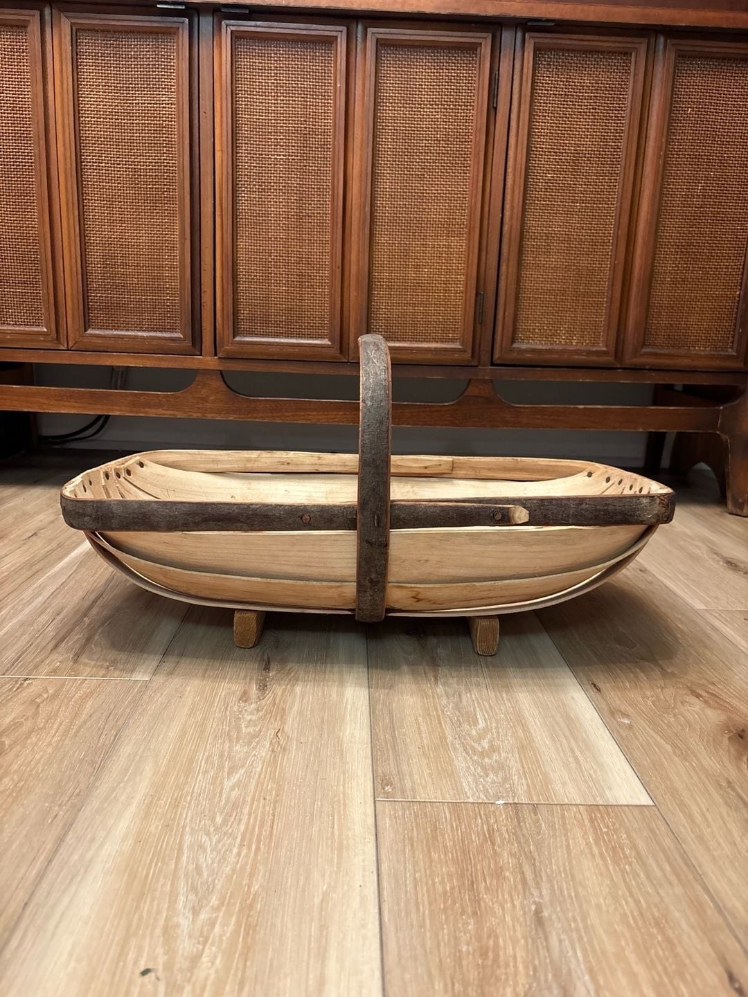 Vintage Rustic Wooden Garden Trug Basket with Handle And Feet