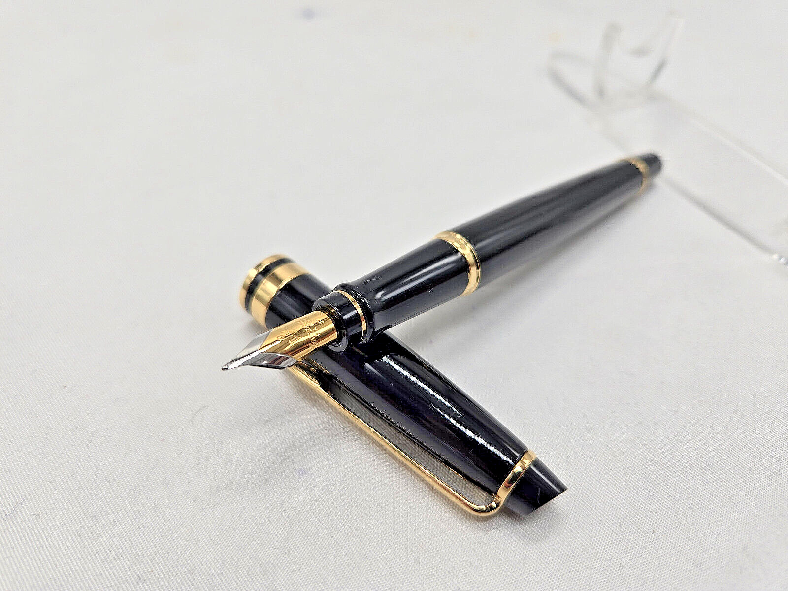 Waterman Expert Fountain Pen, Gloss Black with 23k GT, Fine Nib+converter