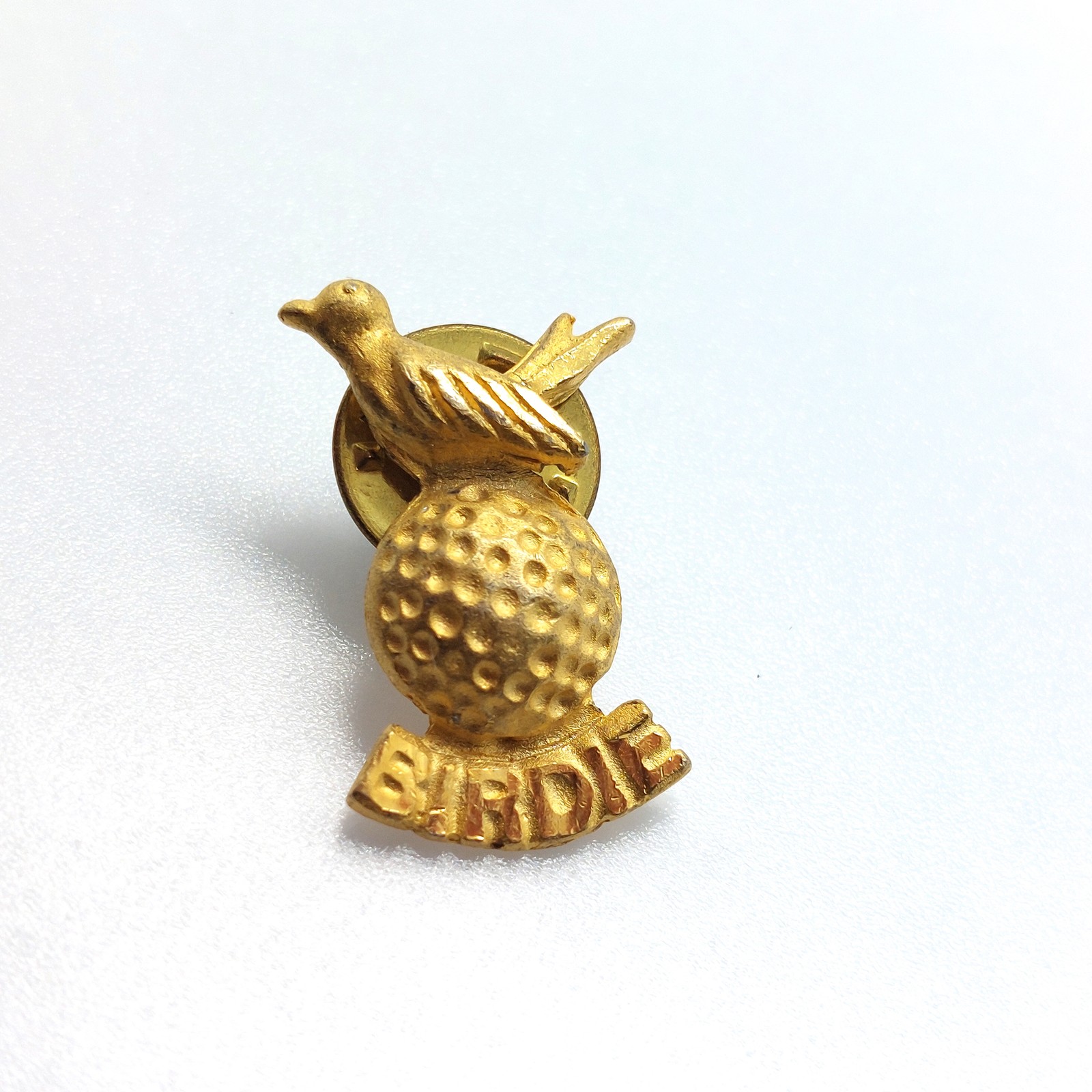 Vintage Golf Birdie Pin Bird Perched on Ball Sculpted Gold Tone Metal Golfer