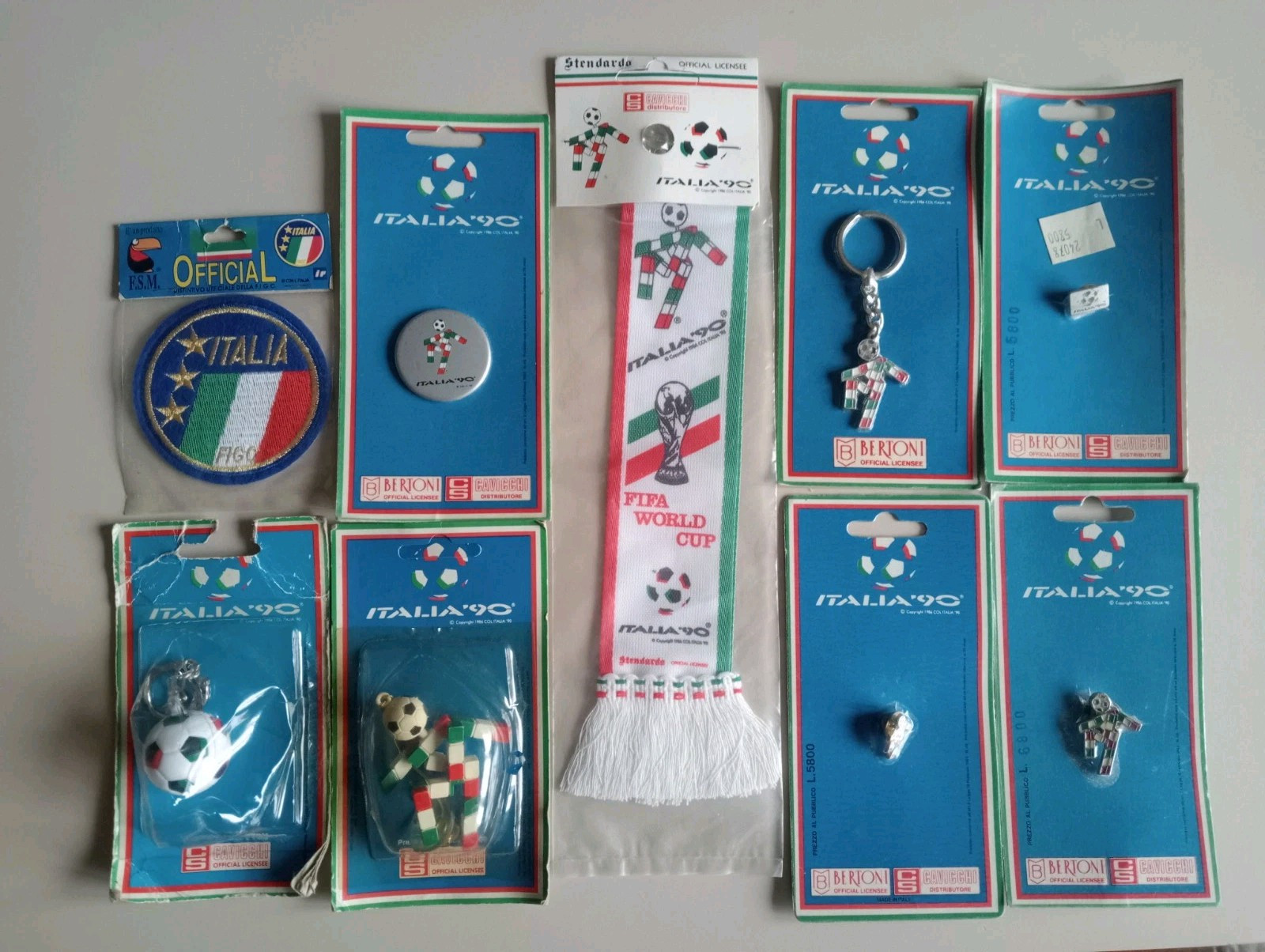 Lot 9 pieces Bertoni gadgets official license Italy90 world football 