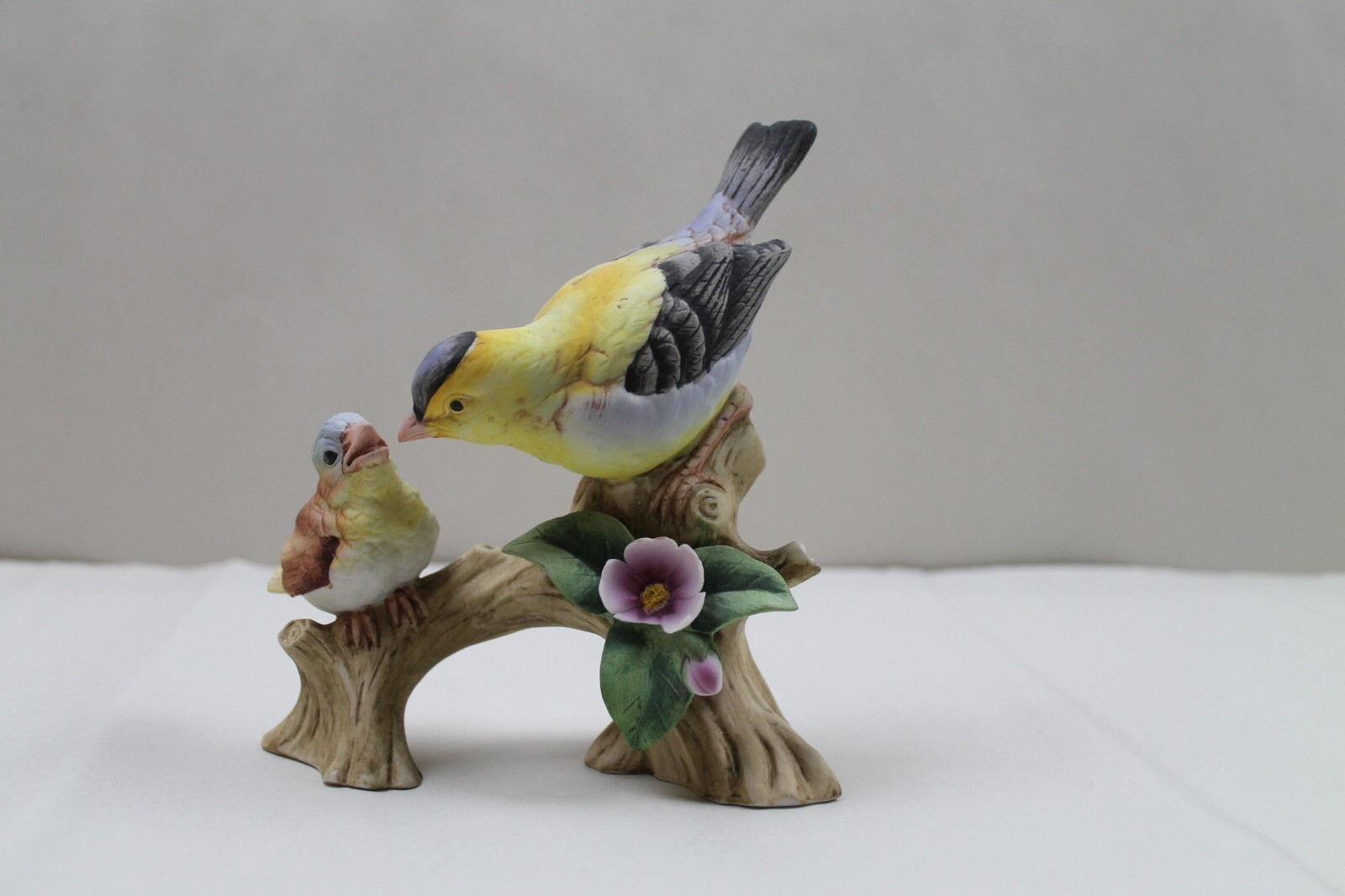Beautiful Lefton Japan Yellow Mother and Baby Birds - KW07456 Beautiful Lefton Japan Yellow Mother and Baby Birds - KW07456