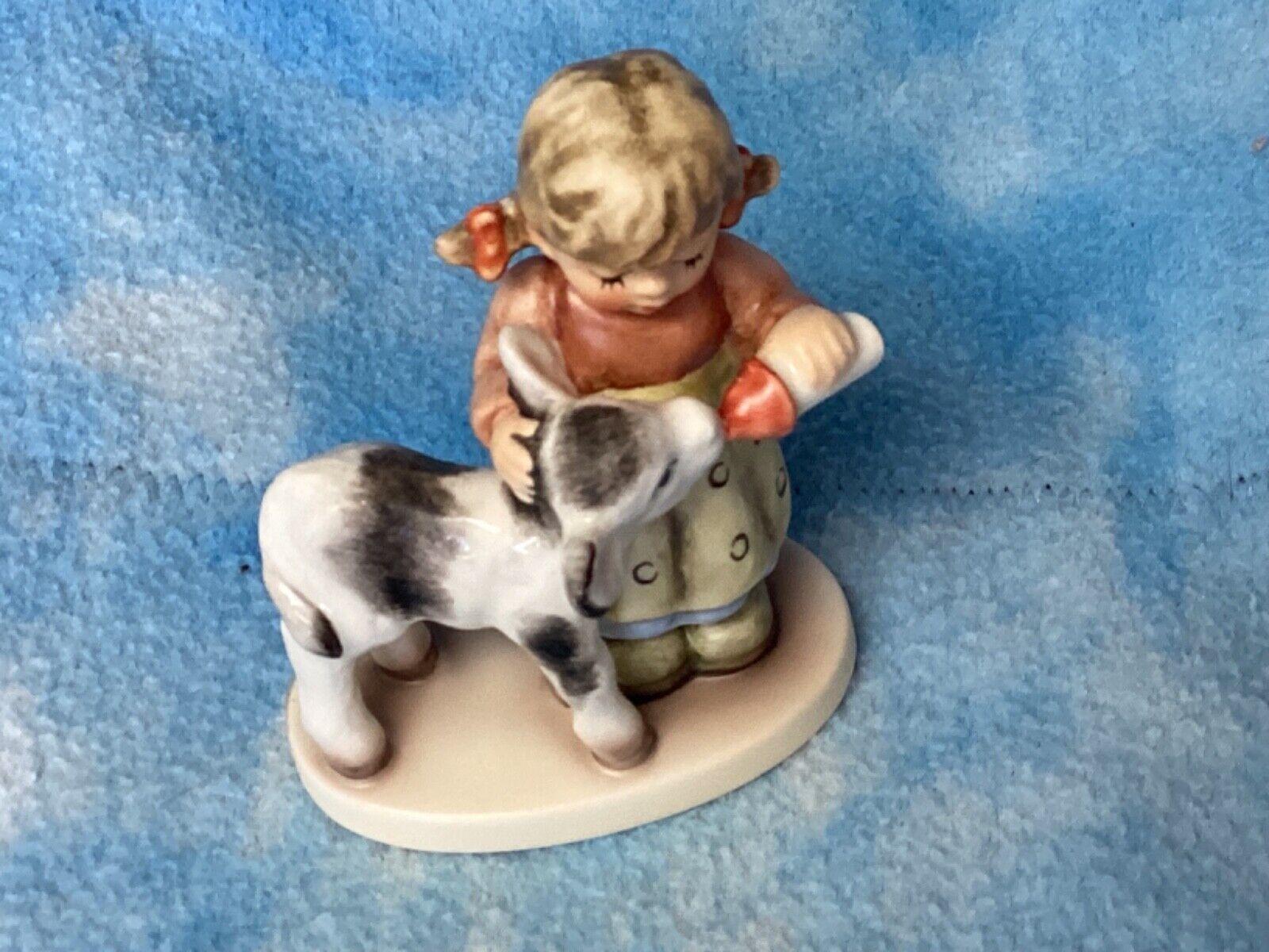Hummel figurine Friendly Feeding with box Excellent Condition