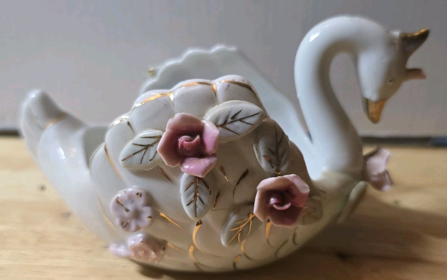Vintage Japan Porcelain Swan Planter Applied Pink Roses Flowers Gold Trim Vintage Japan Porcelain Swan Planter Applied Pink Roses Flowers Gold Trim