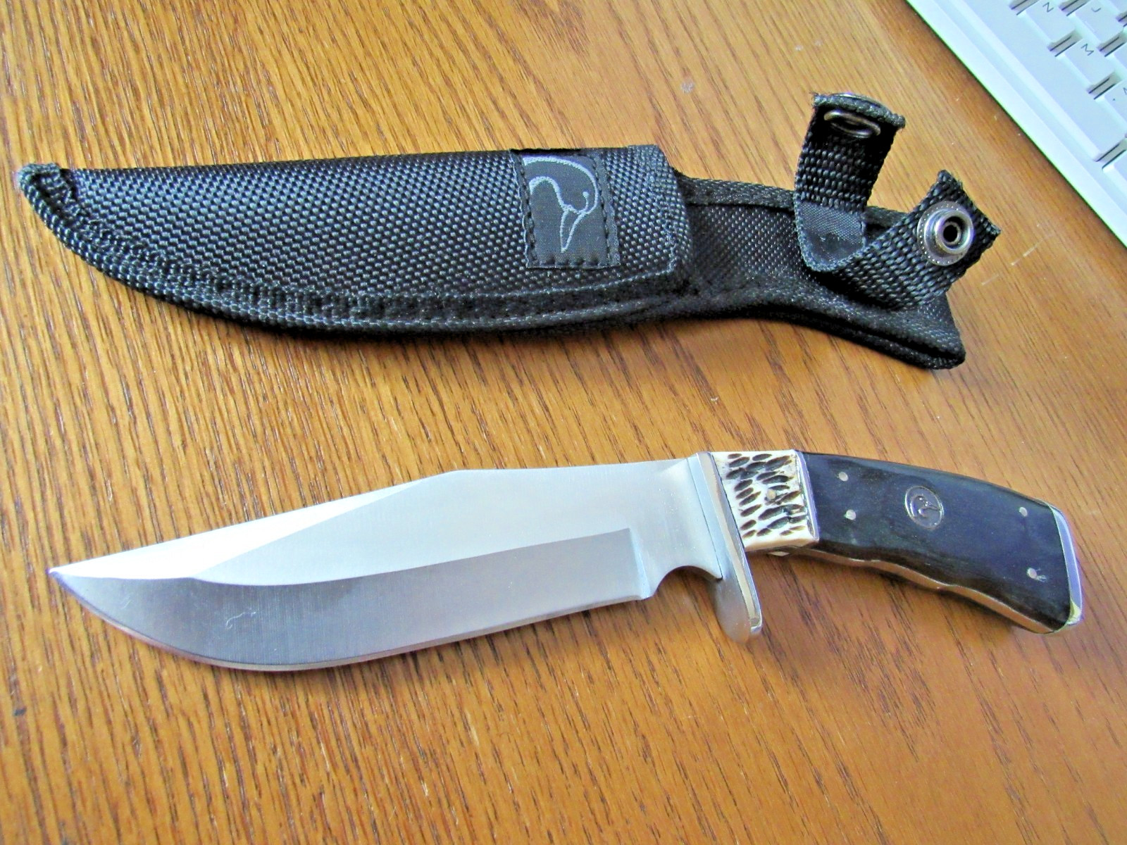 Ducks Unlimited Skinning  Hunting Knife W/ Sheath New Un-Used Condition