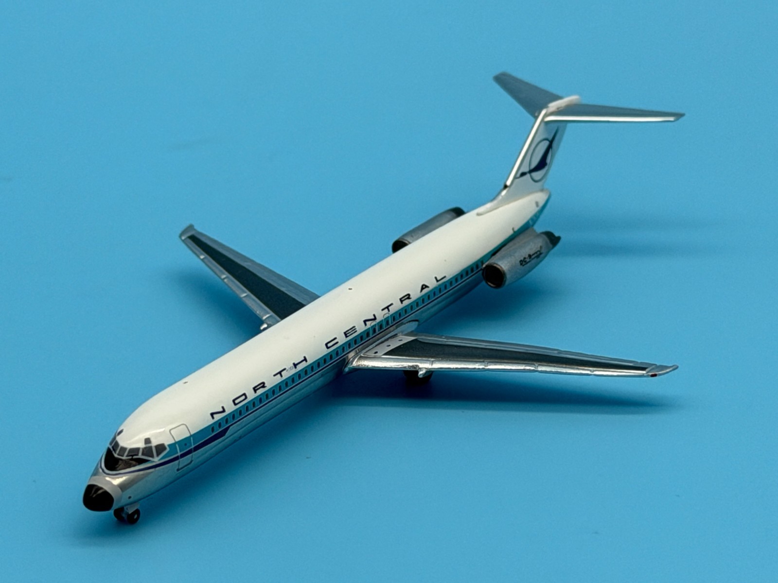 Aeroclassics 1:400 North Central Airlines DC-9-51 N761NC AC419709 Diecast Model