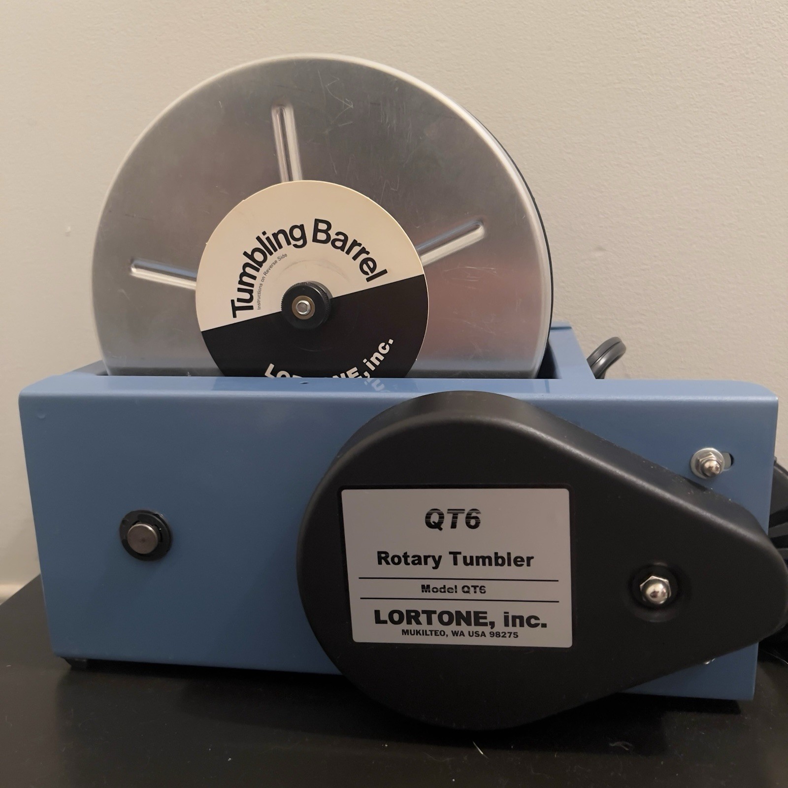NEW Lortone QT6 Rock Tumbler, 6 Lb. Barrel With Medium Tumbling Compound