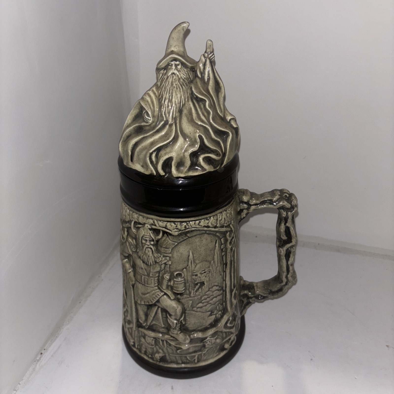 Vintage 1980 Duncan Enterprises Viking Dragon Slayer Wizard Beer Stein 14\