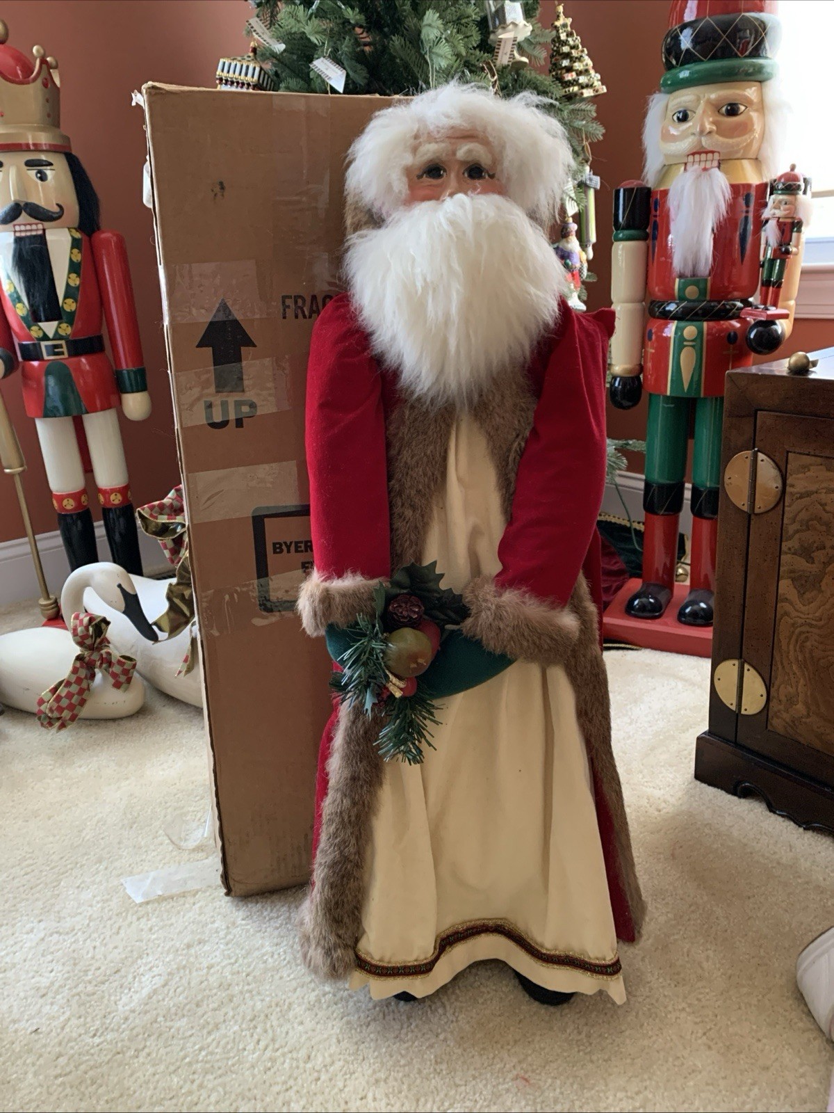 Byers Choice Carolers Display Piece. in the original box.  Excellent Condition.