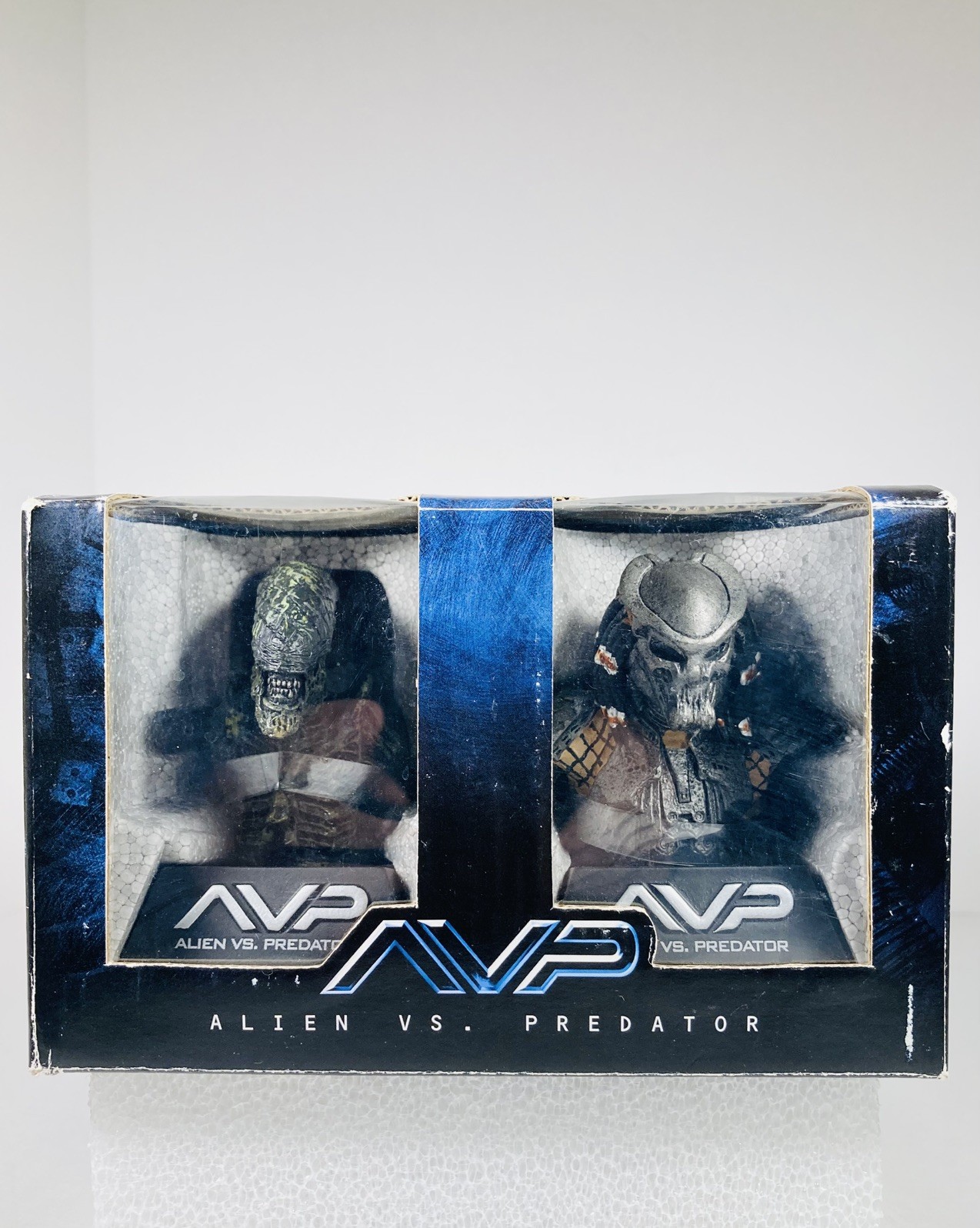 AVP ALIEN VS PREDATOR LIMITED EDITION. New 02895 of 25000.