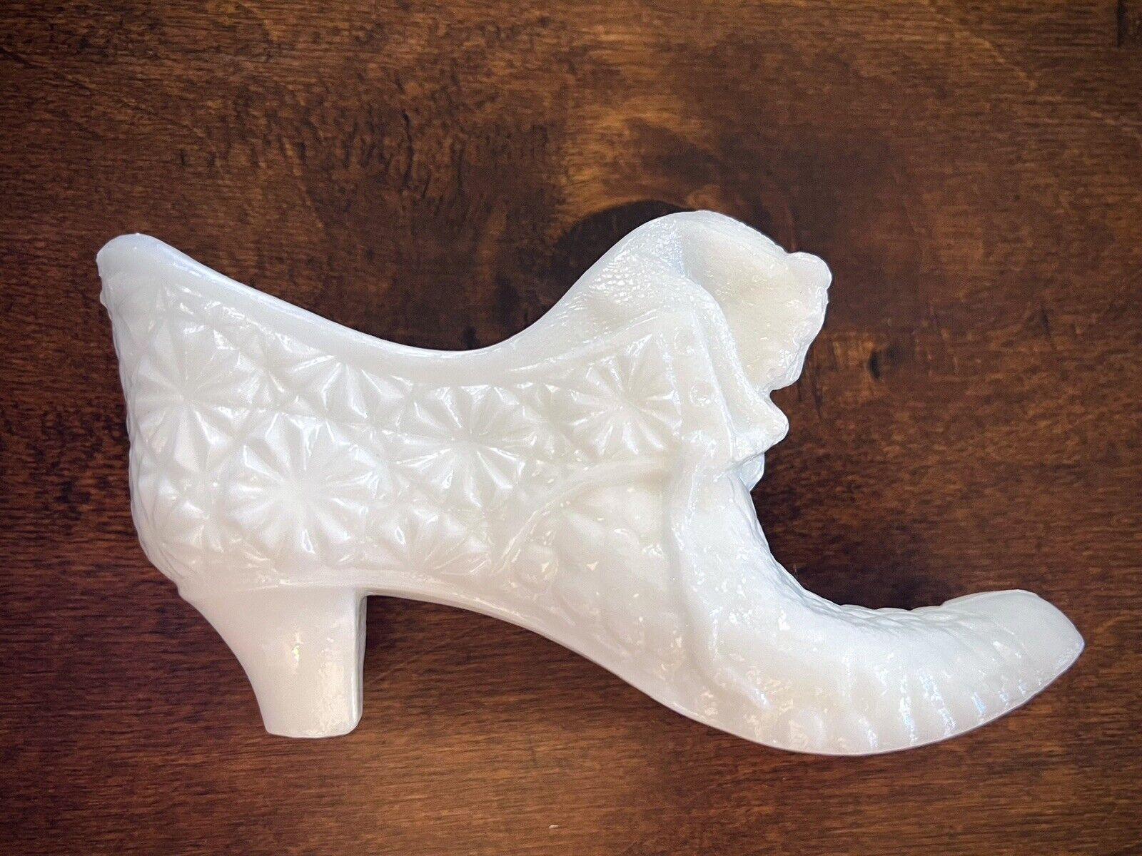 Vintage White Milk Glass High Heel Victorian Slipper Shoe Cat Figurine
