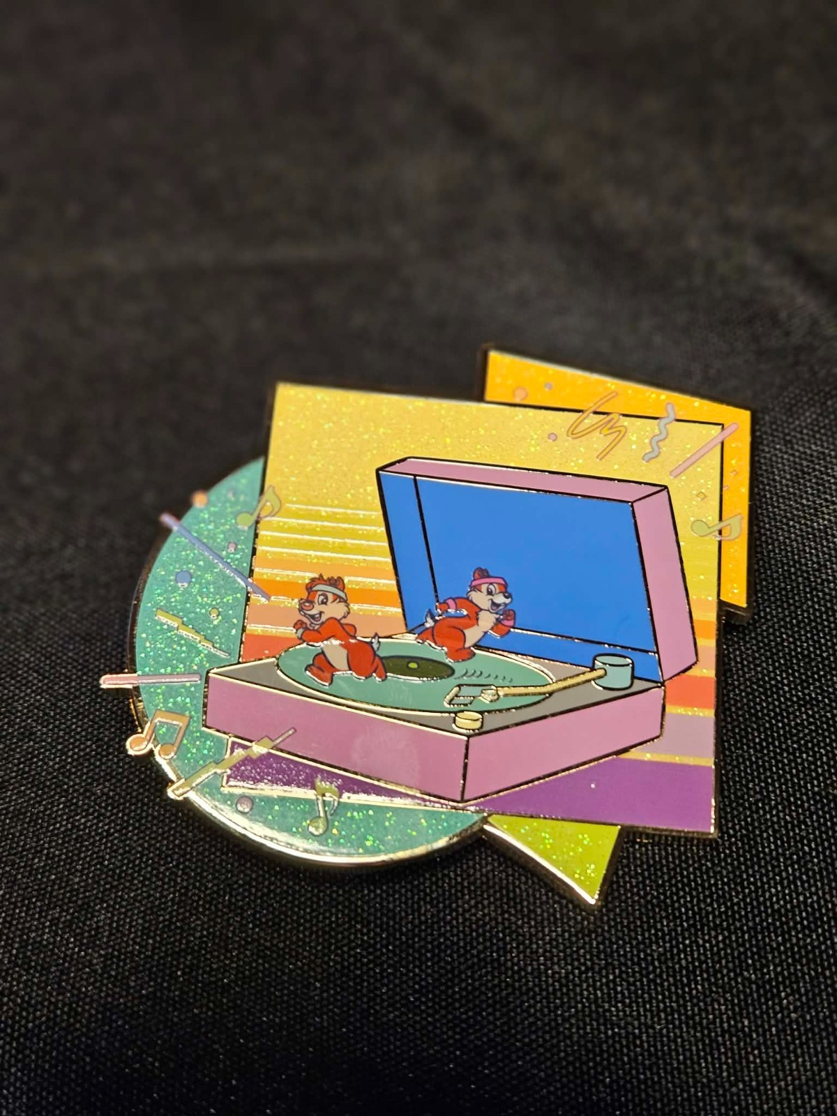 Disney Retro Sensational 6 Vinyl Jumbo Mystery Pin Set - Chip & Dale LE200