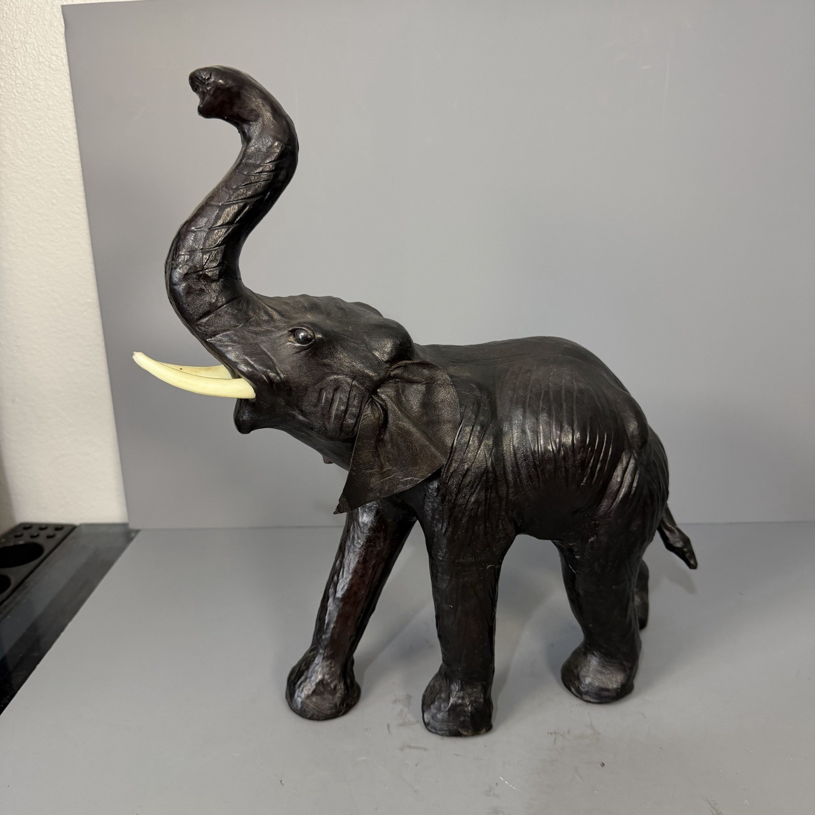 leather elephant figurine vintage Brown Preowned Home Decor