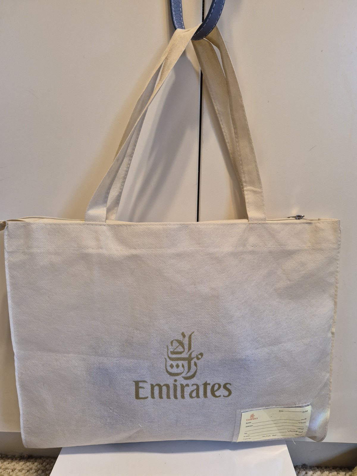 New Set Of 2 Emirates Airlines First Class Off White Cloth Travel Zip Tote Bags
