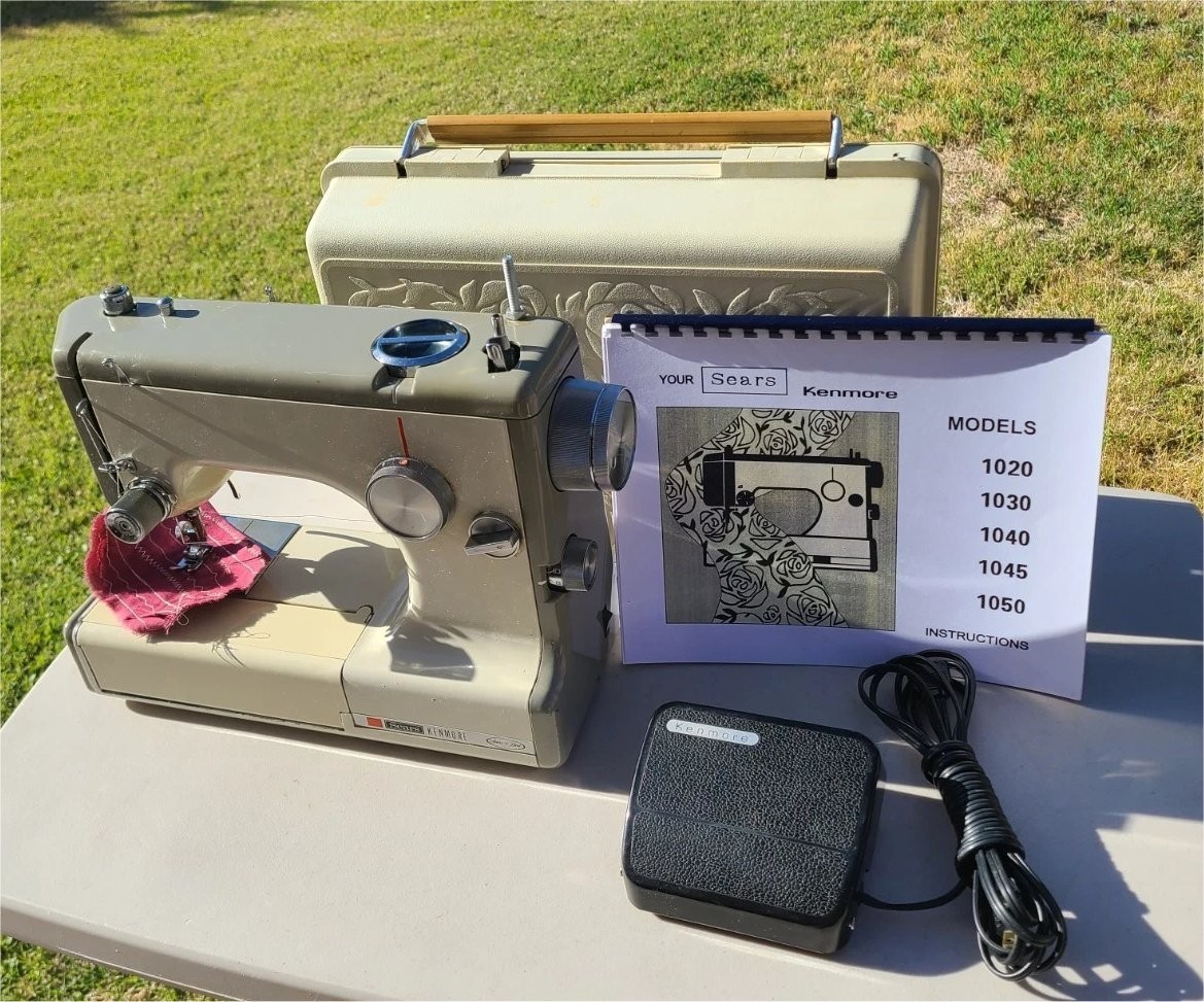 VINTAGE KENMORE 158.10401 SEWING MACHINE W/CASE VINTAGE KENMORE 158.10401 SEWING MACHINE W/CASE
