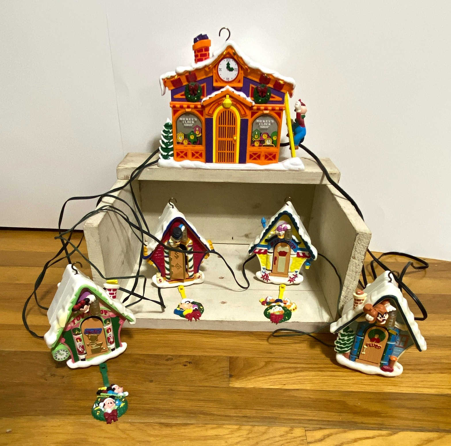 Disney Mr. Xmas Mickeys Clock Shop *missing one pendulum and wear on main cord