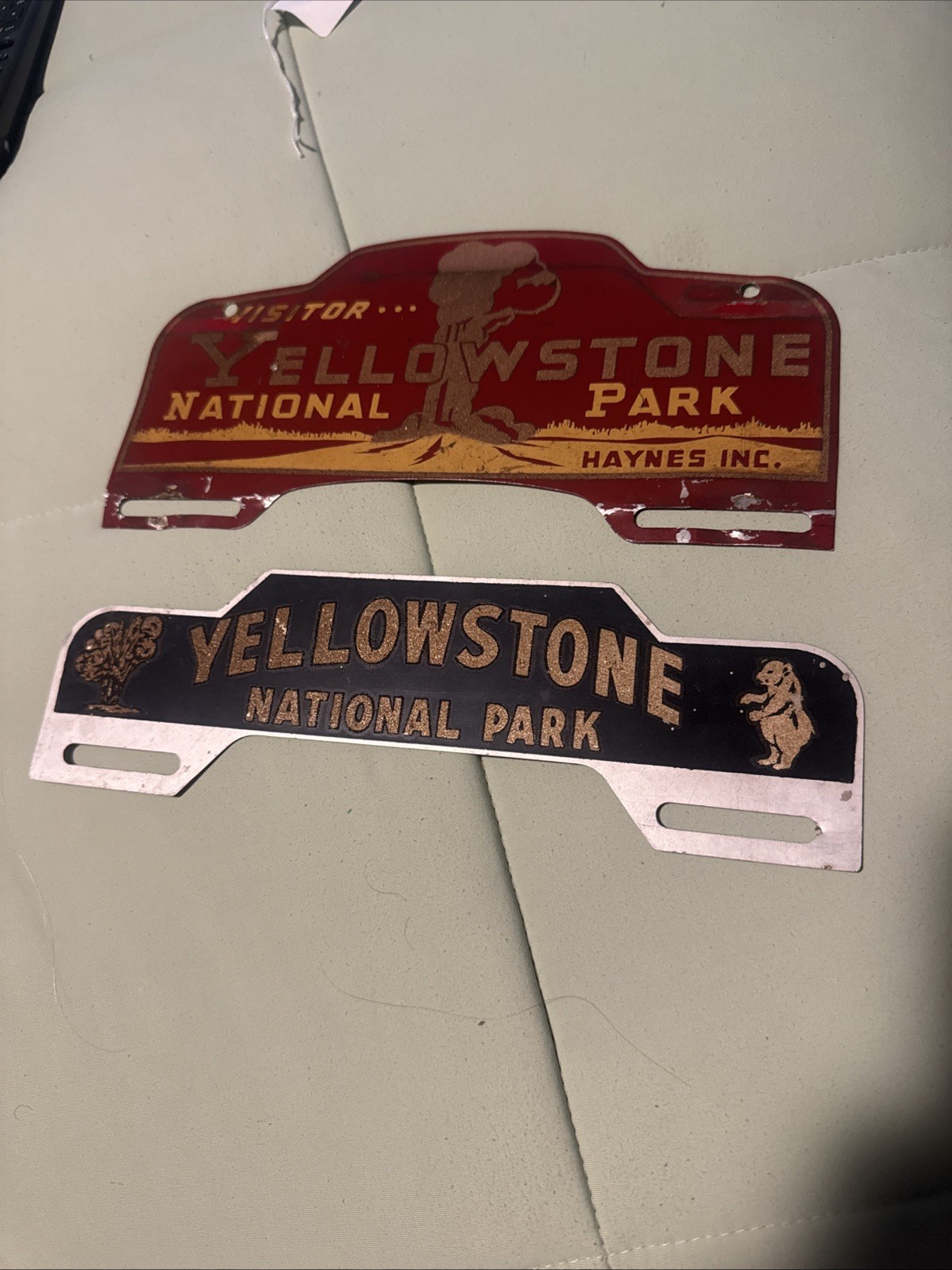 Vintage Metal Yellowstone National Park Bear License Plate Frame Topper RARE 50s