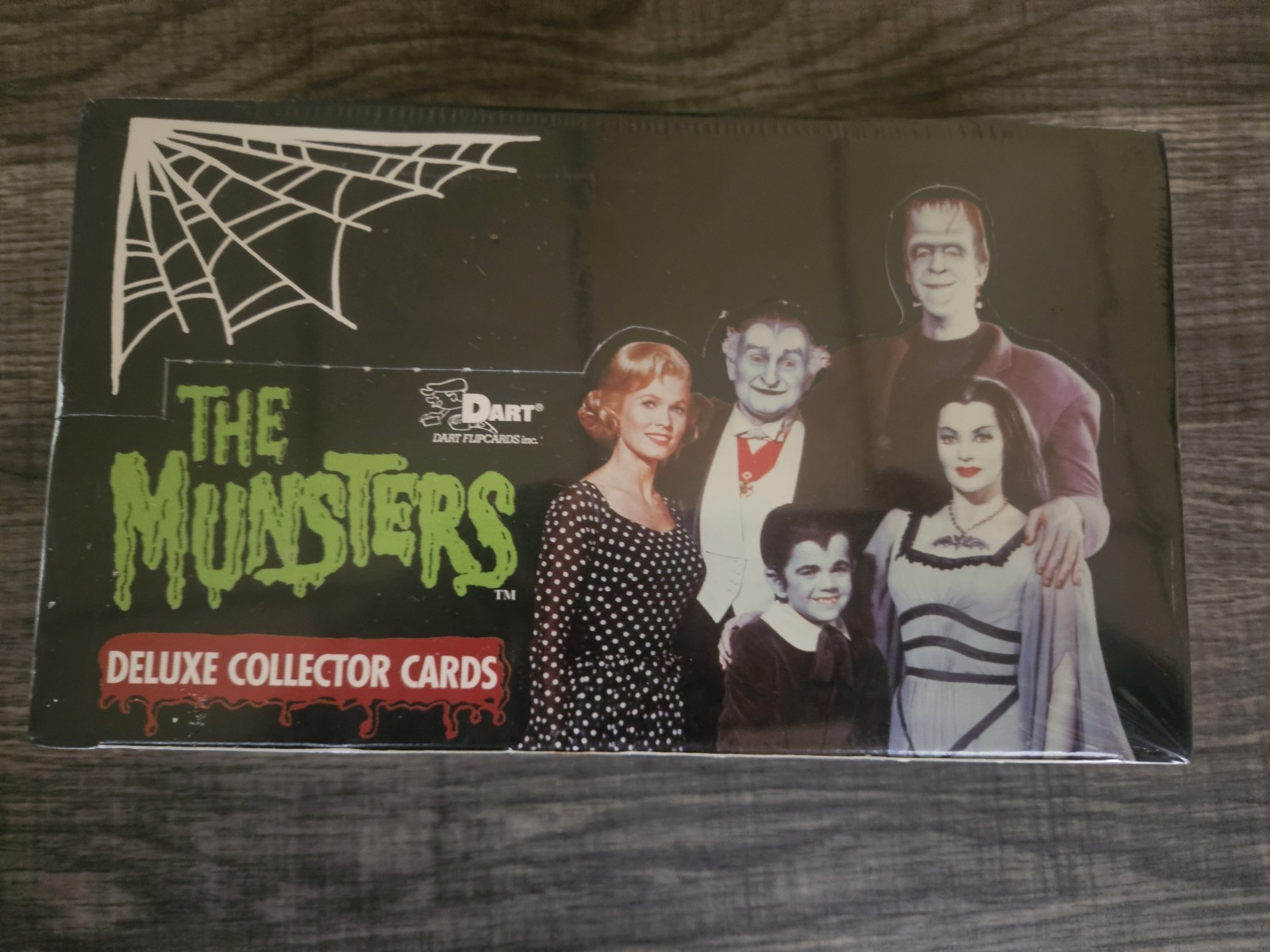 1996 THE MUNSTERS DART NEW FACTORY SEAL UNSEARCH BOX  30 PACKS 7 CARDS PER PACK