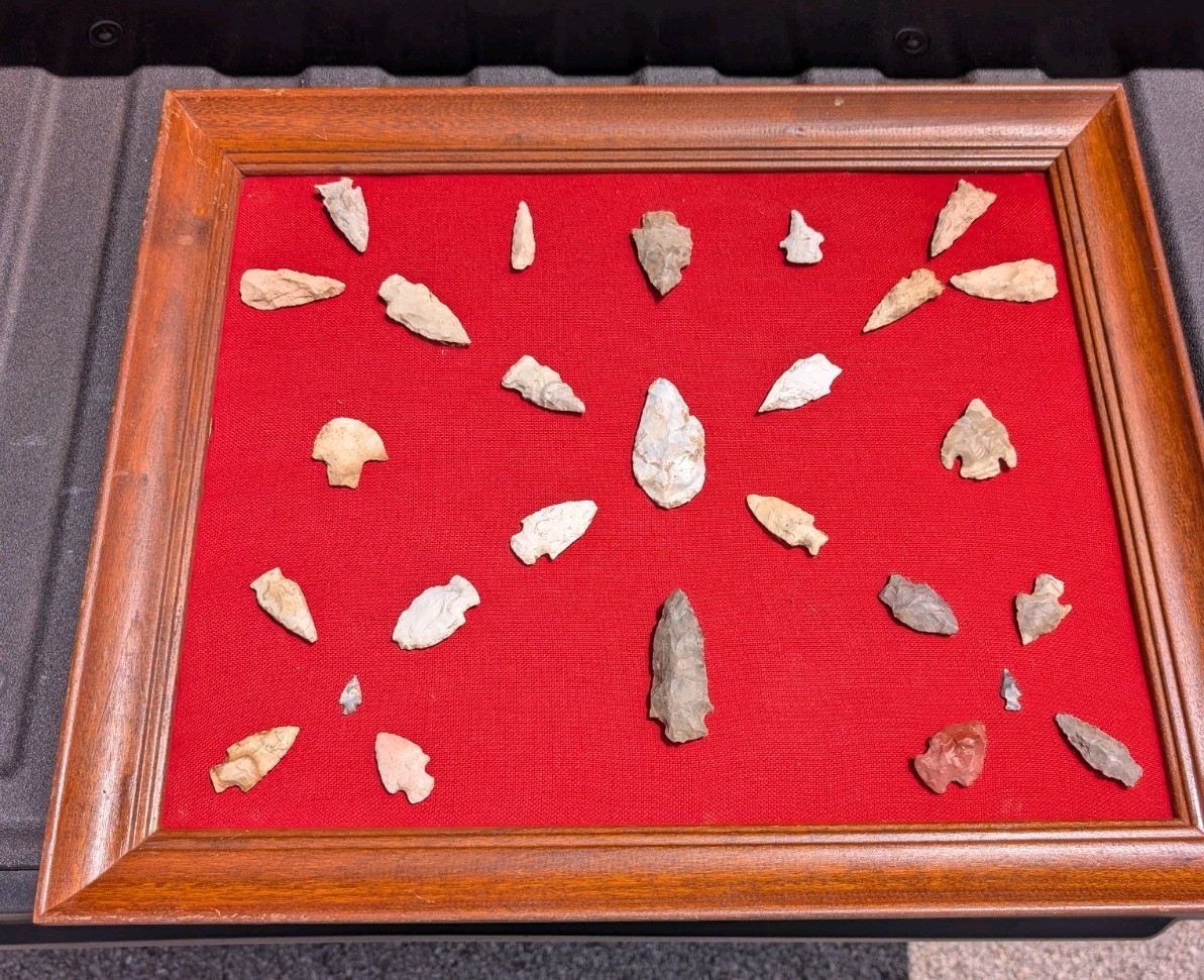 Vintage Framed 27 Arrowhead Projectile Point Collection Estate Find 1969 NE AR