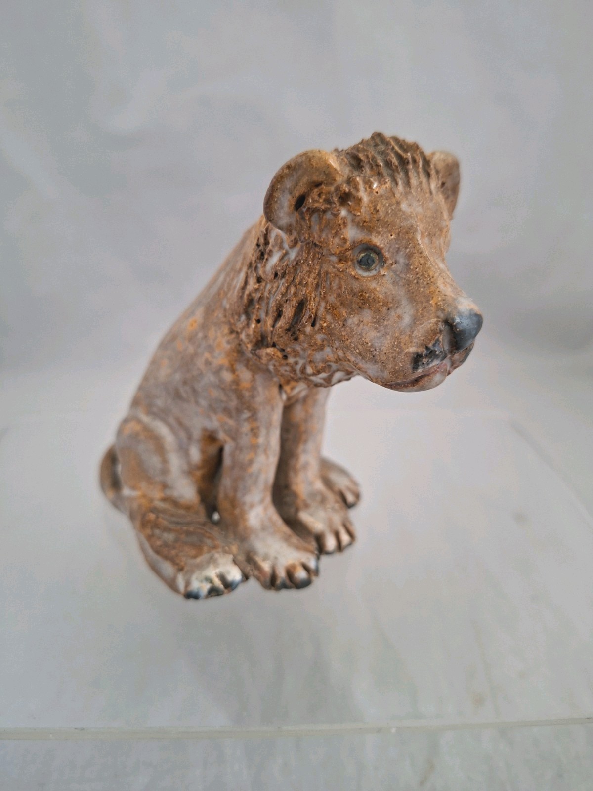 Vintage Studio Art Pottery Seated Lion Figurine Ornament approx 9cm tall 