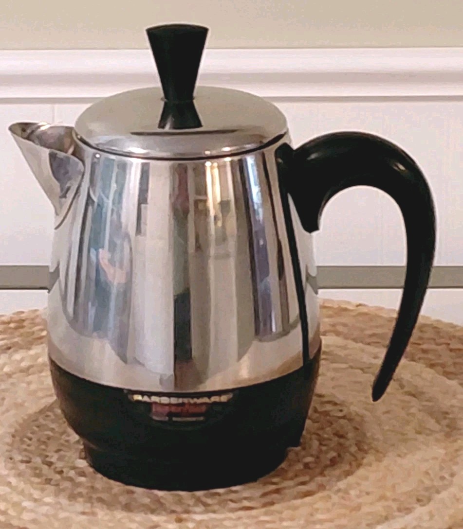 FARBERWARE SUPER FAST 2-4 CUP AUTOMATIC COFFEE POT MAKER ~ MODEL 134 B ~MADE USA