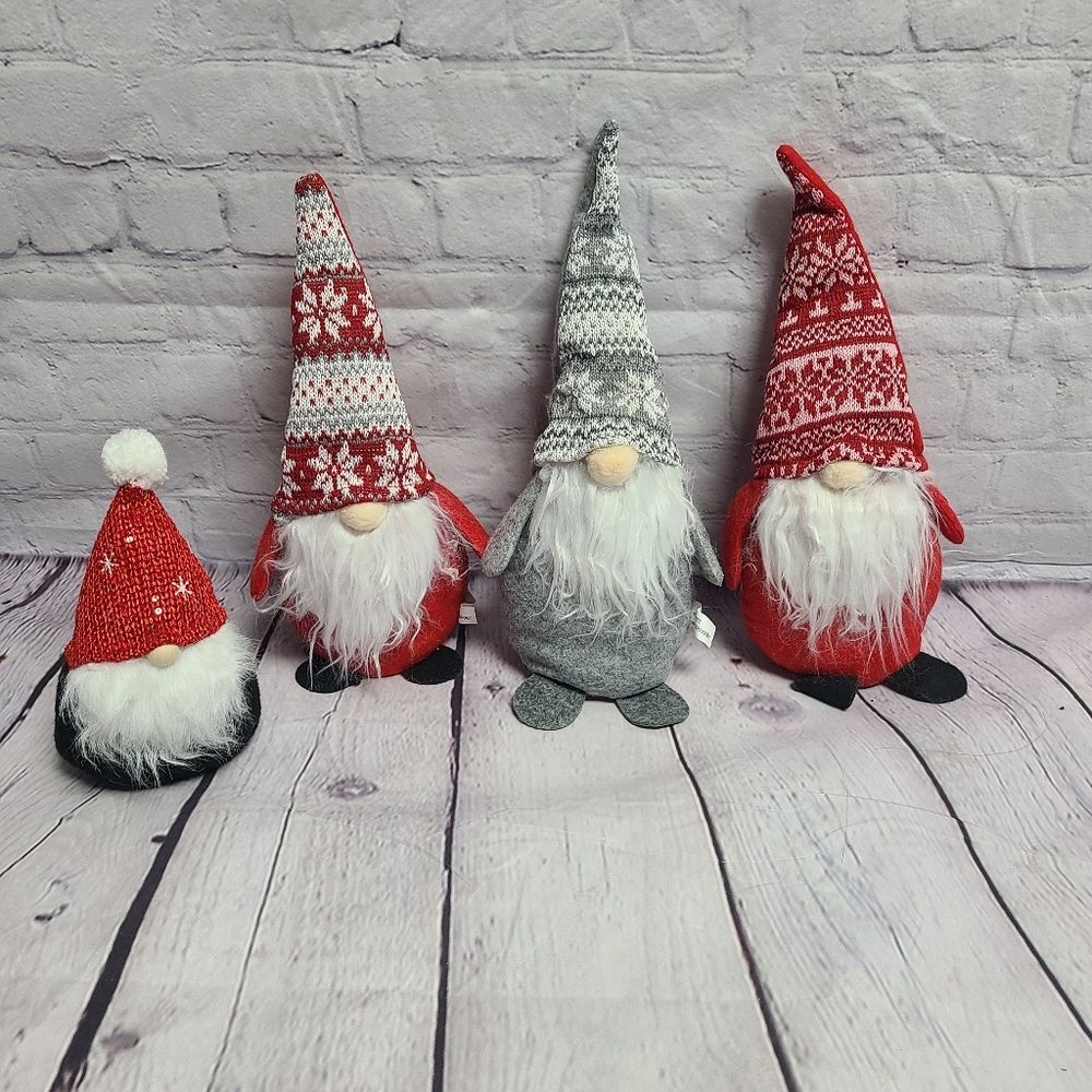 Lot of four Gnomes