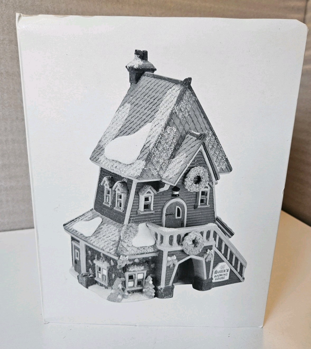 Department 56 NORTH POLE SERIES Santa\'s Rooming House 56386 Light Christmas