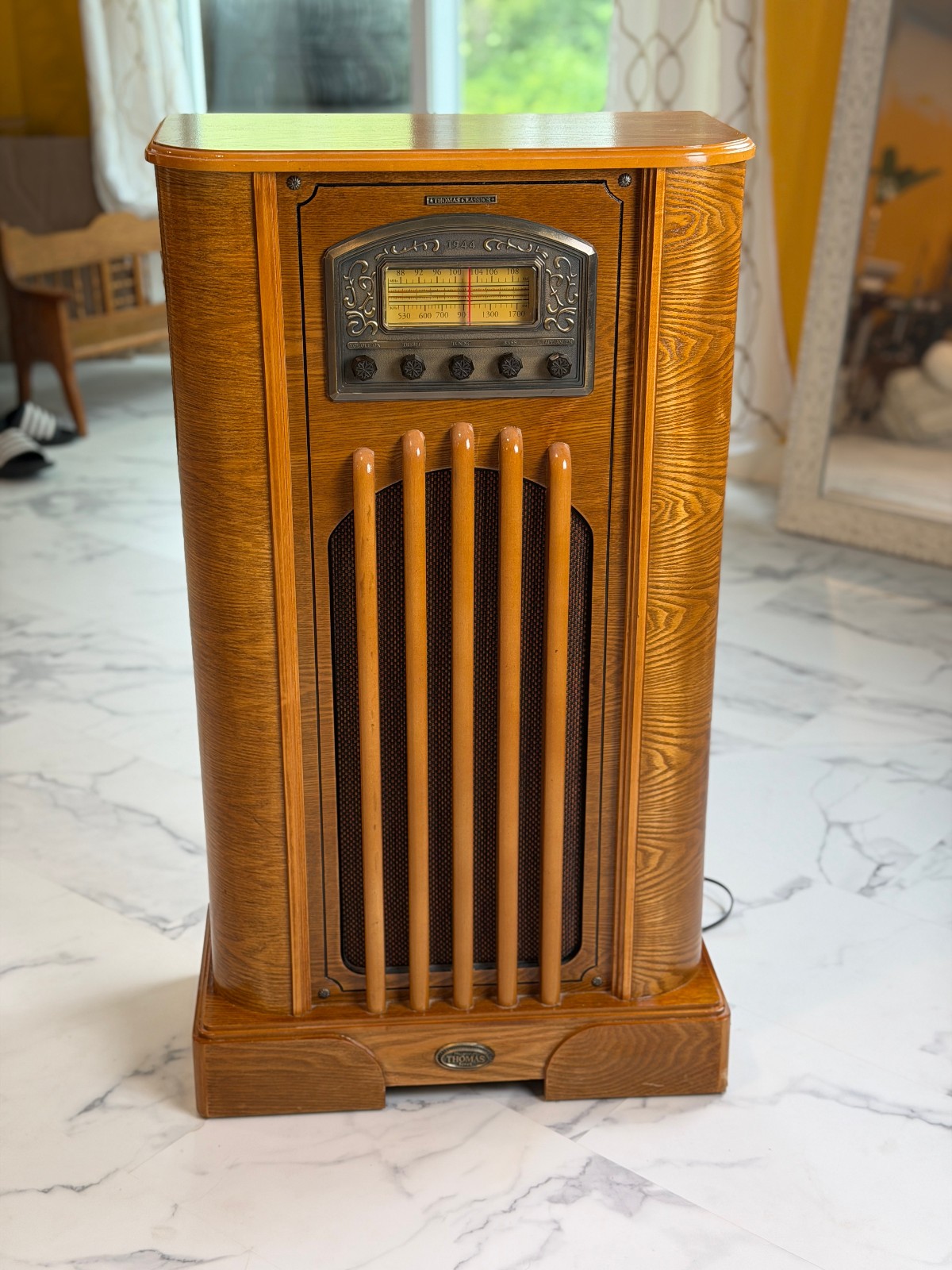 Thomas Millennium Series TPC-2008 Vintage Floor Radio Cabinet (Oak) - Local Pick