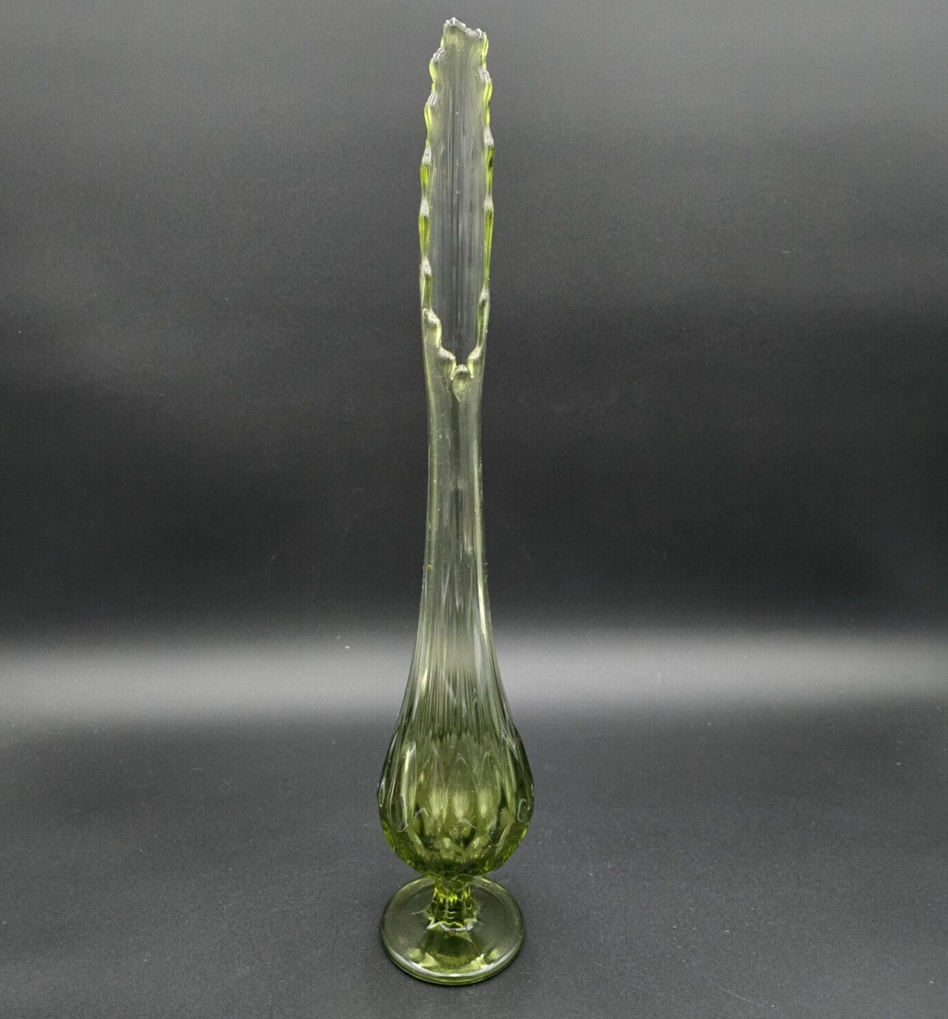 Fenton Colonial Green Thumbprint Swung Glass Vase 19