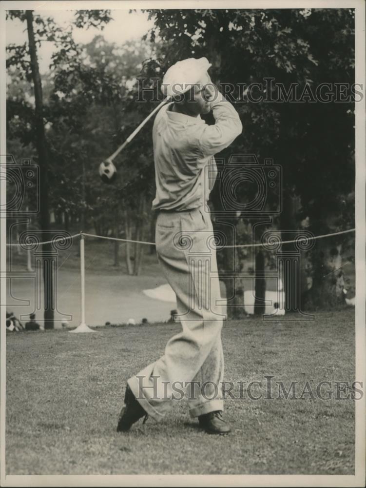 1936 Press Photo James Molinari of San Francisco Tees Off - net34664