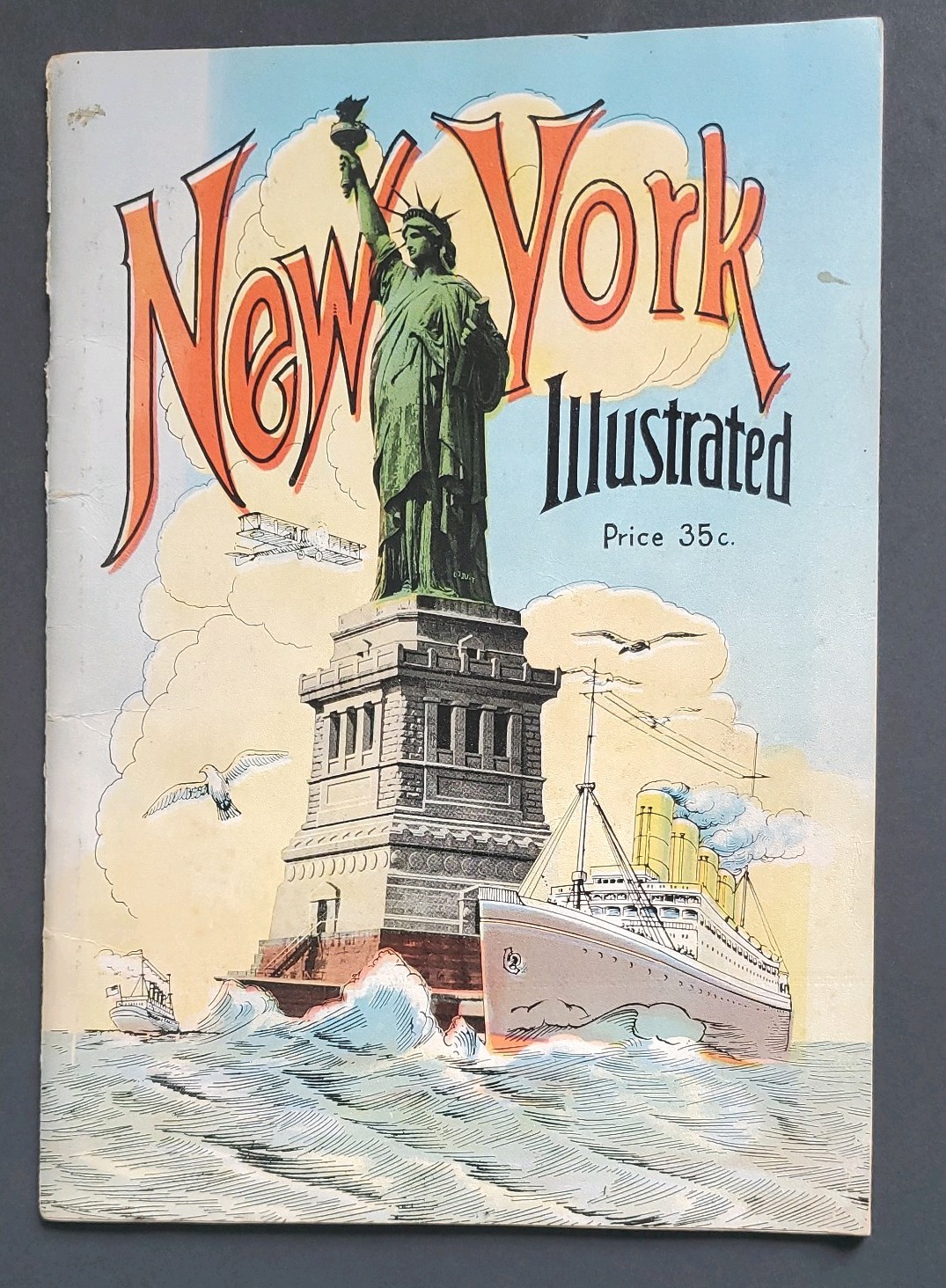 New York Illustrated 1920s Manhattan Post Card Soft Cover Book Statue of Liberty