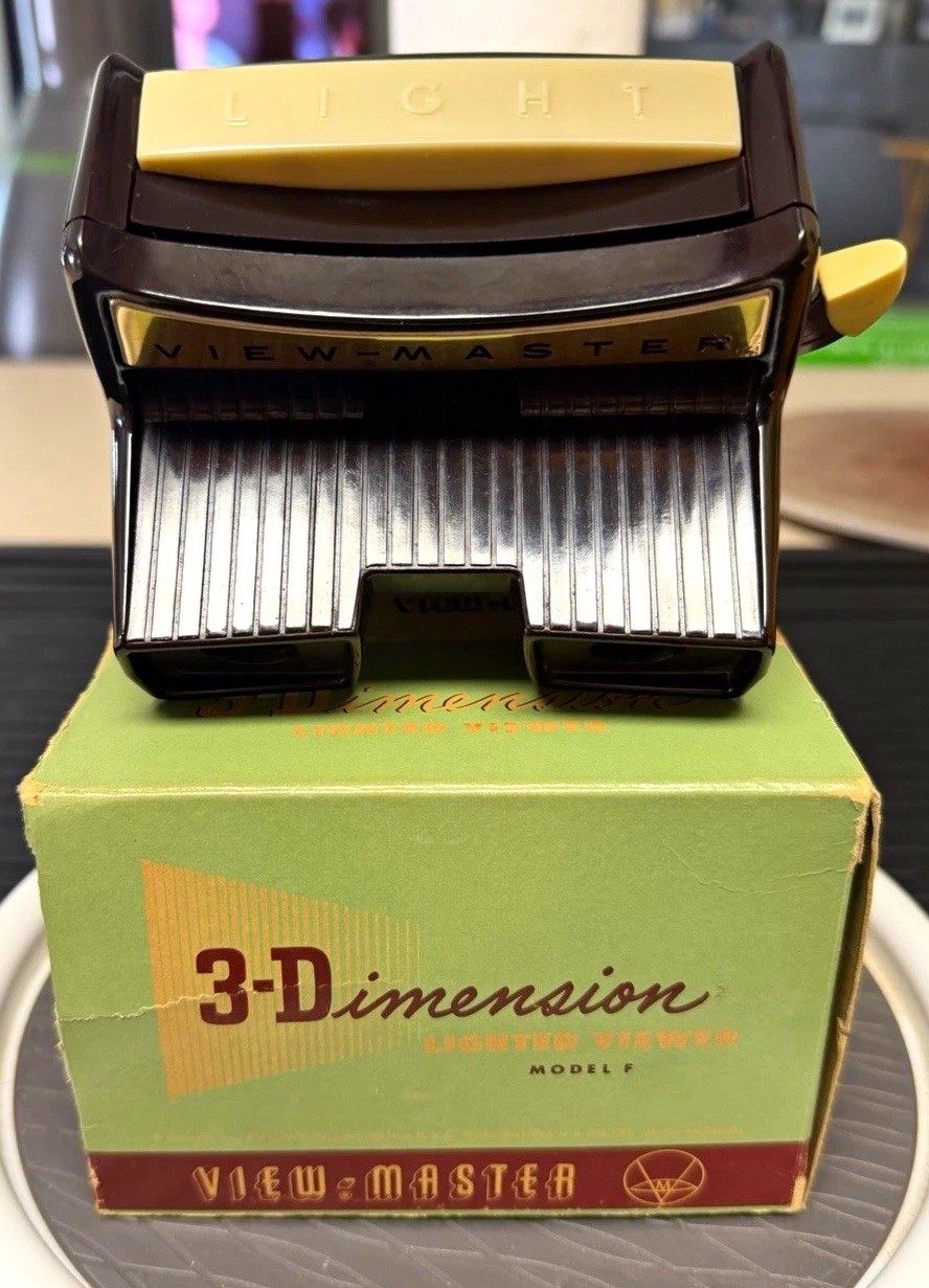 Vintage View-Master Model F Lighted 3D Viewer WORKS 65 Reels 20 Sets Boxed