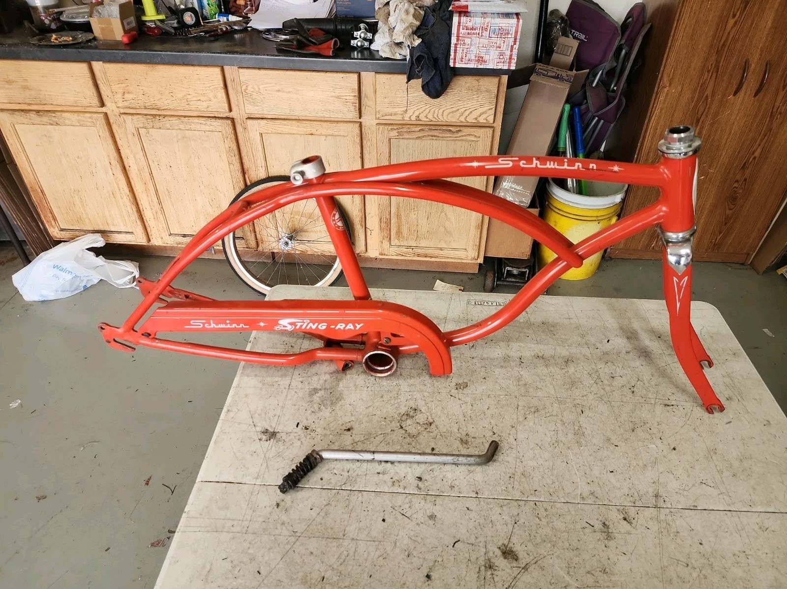 1977 SCHWINN STINGRAY SUNSET ORANGE FRAME FORK +CHAINGUARD NICE 1 YEAR COLOR 1977 SCHWINN STINGRAY SUNSET ORANGE FRAME FORK +CHAINGUARD NICE 1 YEAR COLOR
