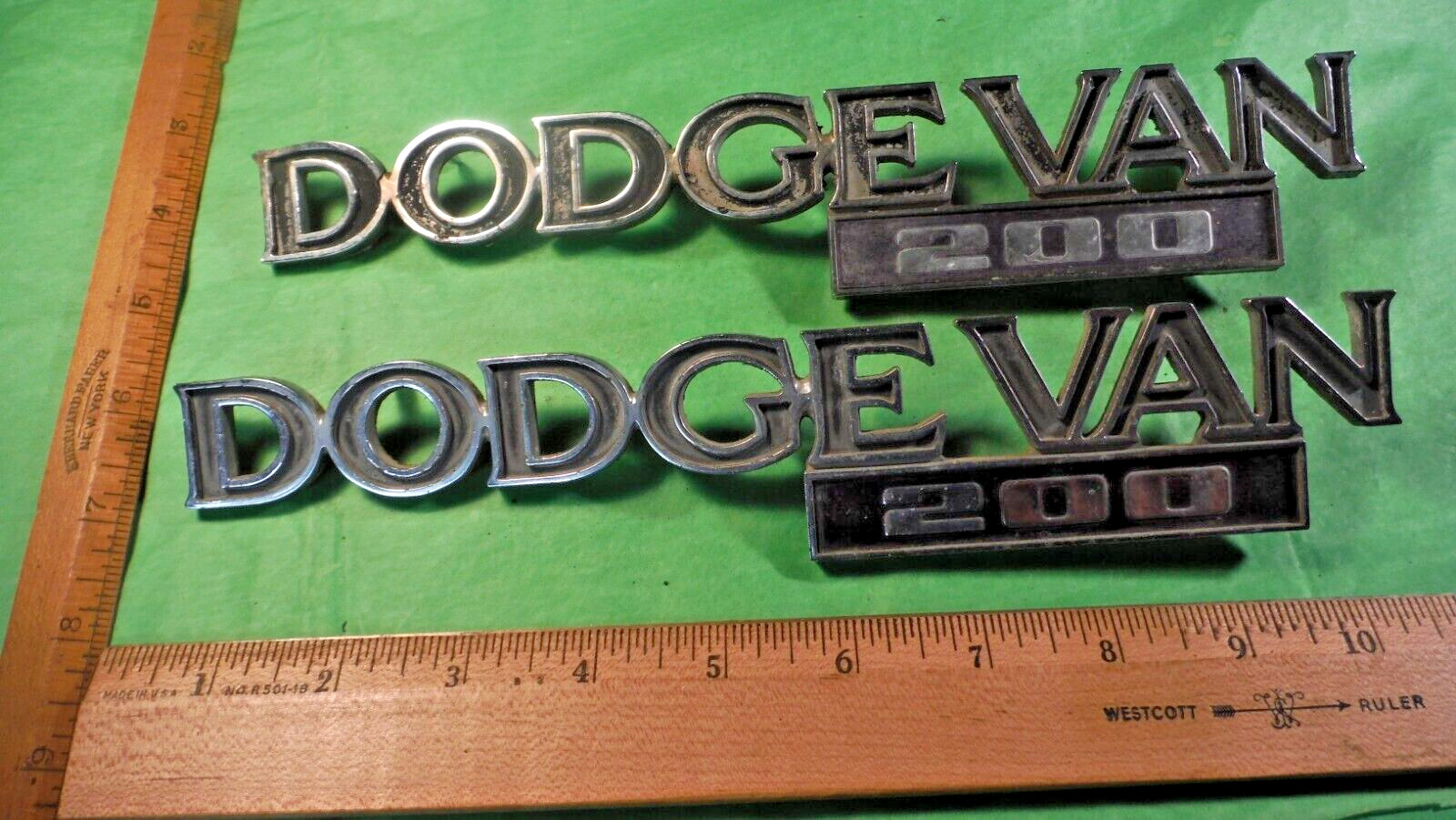 CA22  Dodge Van 200 Fender Emblems Vintage 1975-80 #4084780 DODGE VAN 200 B200